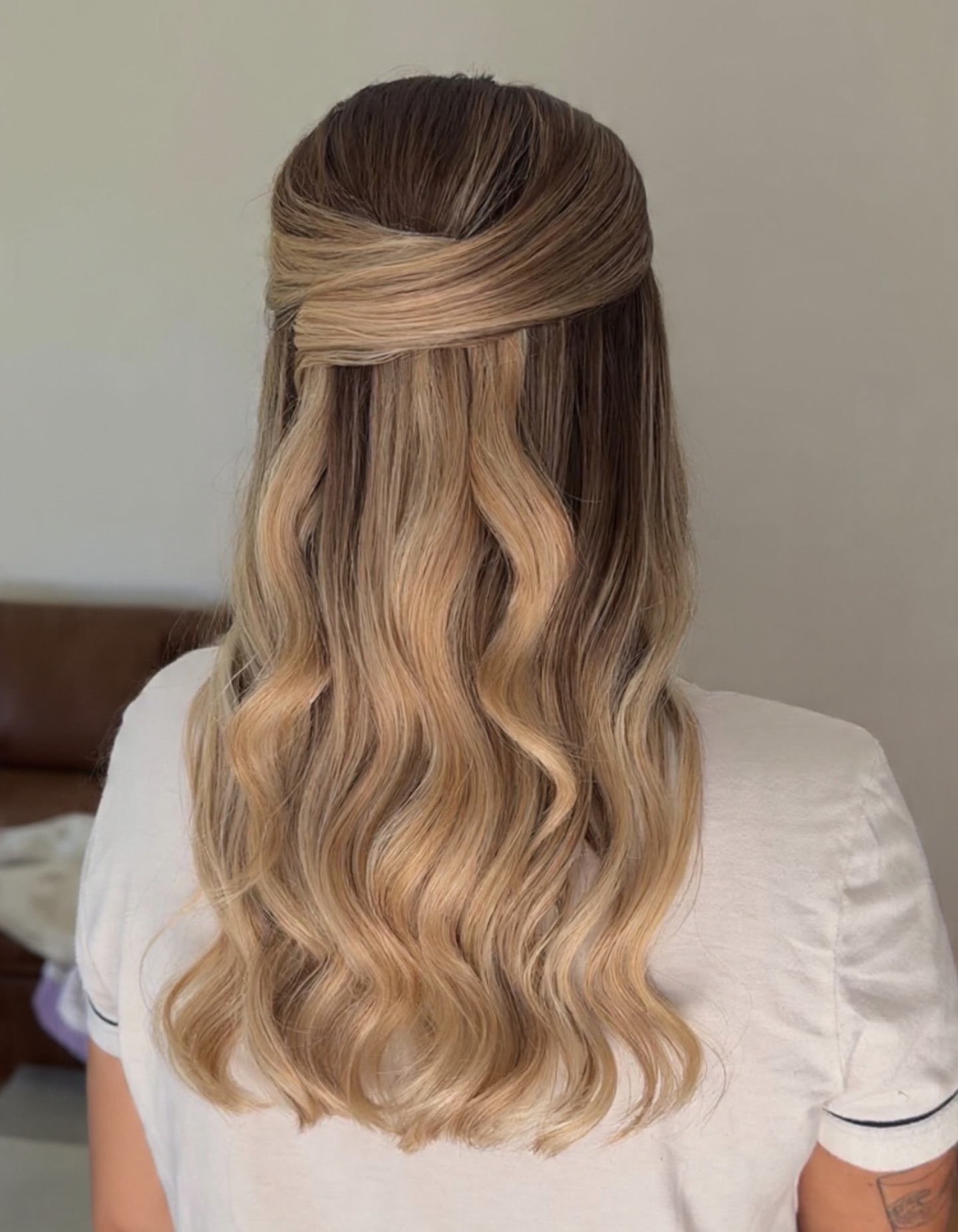 Beautiful hair by the talented and lovely @bridalglowco LAUREN.
From enquiry to “I do”, our team brings professionalism, warmth and seamless service to every wedding morning.
Based across the South Coast, Southern Highlands and Sydney, we make getting ready feel effortless.