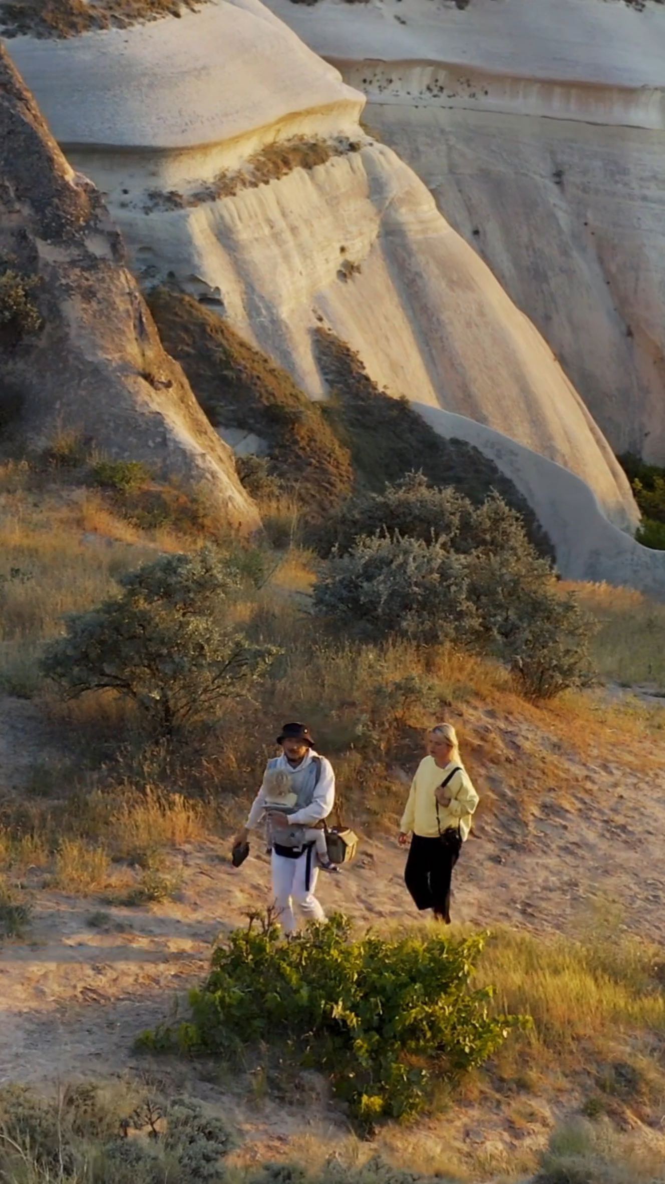 Cappadocia does not declare its elegance with noise; its silence is written into the volcanic stones.
This geography carries a synthesis of geological change and millennia of civilizations. With its fairy chimneys and mysterious underground cities, it offers a timeless texture beneath the eternal Anatolian sky.
#avantgarderefined #urgup #cappadocia
