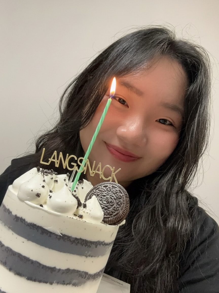 Feeling extra loved this year🩷
It’s my birthday today (26th 🫶) and I’m beyond grateful!
One of my student even sang birthday song in Korean during class time! 💚
Thank you for every message. 정말 고마워요 🫶🫶
Feel free to say something 👇👇
What’s one thing that made your week a little better?
#koreanteacher #koreanclass #learnkorean #korean #생일