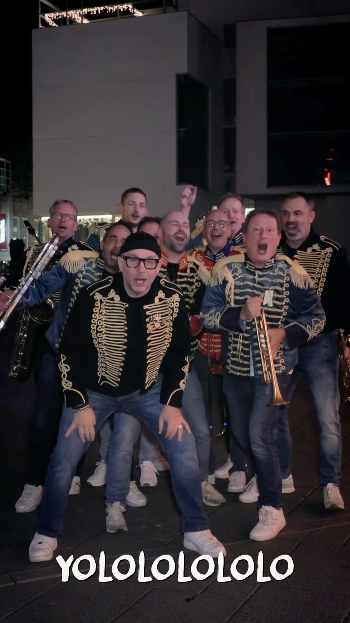 ๐ฌ๐ฅ ๐ฃ๐ฅ๐๐ ๐๐ฬ๐ฅ๐ ๐๐๐ก๐๐ข๐ก๐๐๐๐๐ก๐! ๐ฅ๐ฌ
๐ญ๐ฎ๐๐ฒ๐ฟ๐ฑ๐ฎ๐ด ๐ฒ ๐ฑ๐ฒ๐ฐ๐ฒ๐บ๐ฏ๐ฒ๐ฟ โข ๐ญ๐ฌ:๐ฌ๐ฌ ๐๐๐ฟ droppen we onze nieuwe videoclip โ de start van onze LVK-road ๐ฅณ๐ญ
Wil jij โm als eerste zien? ๐ฉ๐ผ๐น๐ด ๐ผ๐ป๐ ๐ป๐, ๐ฎ๐ฏ๐ผ๐ป๐ป๐ฒ๐ฒ๐ฟ ๐ท๐ฒ ๐ผ๐ฝ ๐ผ๐ป๐ ๐ฌ๐ผ๐๐ง๐๐ฏ๐ฒ-๐ธ๐ฎ๐ป๐ฎ๐ฎ๐น en zet je ๐บ๐ฒ๐น๐ฑ๐ถ๐ป๐ด๐ฒ๐ป ๐ฎ๐ฎ๐ป.
Help ons groeien โ ๐ฏ๐ฒ๐๐ฎ๐ฎ๐ฟ & ๐ฑ๐ฒ๐ฒ๐น deze post met je vastelaovescrew. ๐
๐ ๐๐ถ๐ป๐ธ ๐ถ๐ป ๐ฏ๐ถ๐ผ van dit kanaal โข Tag je maatje die dit niet mag missen!
#lvk2026 #miserabelband #miserabel #brasspower #brassband #vastelaovend #carnaval2026 #vasteloavend #lvk #brass #carnavalshit #carnavalsclip2026