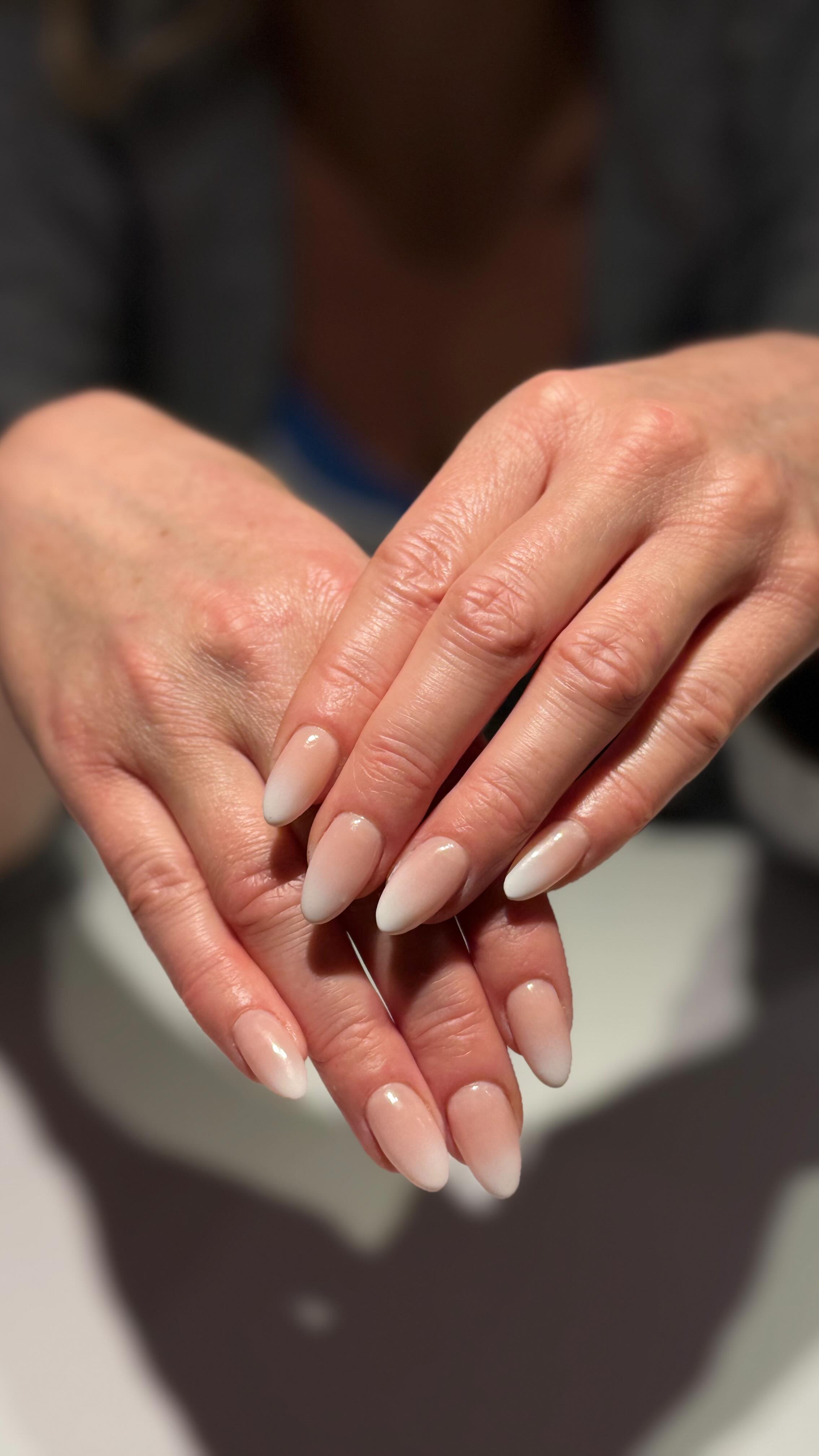 ombré = french but better 💗💗
#nailsplus #bloorwestvillage