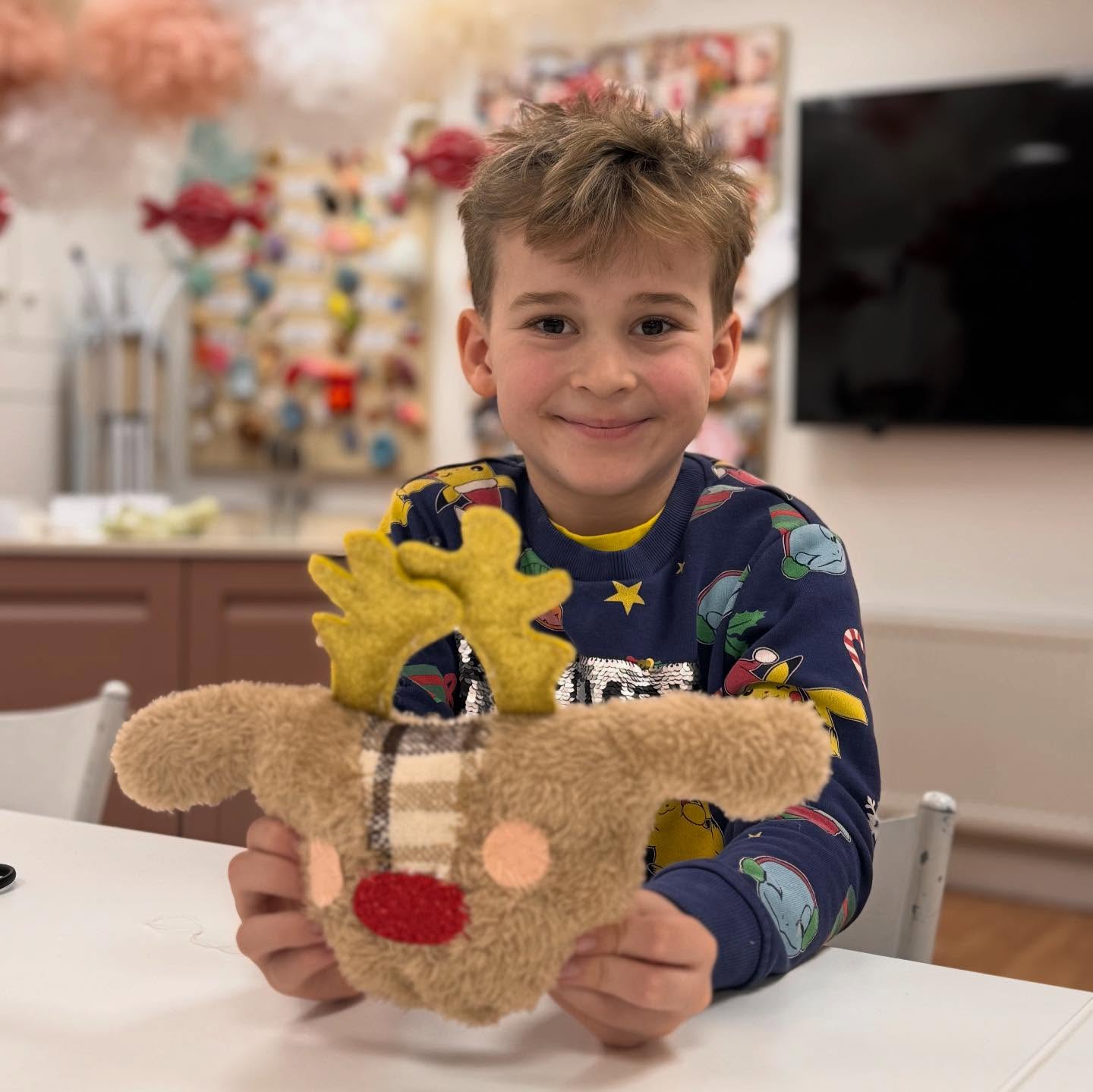 What a wonderfully festive day with our home-ed kids ✨🎄
Today our makers stitched up the cutest reindeer teddies, learning a magical mix of machine-sewing skills and a variety of hand-sewing techniques. They were so confident and creative, and for many, it was their very first time sewing!
We are incredibly proud of everyone for their hard work, confidence, and brilliant Christmas creativity ❤️🦌✨
We can’t wait to sew with you all again in two weeks’ time! Congratulations everyone — we’re super proud of you all!
- - -
#sewready #homeeducationuk #sewingschool #bestday #learningisfun