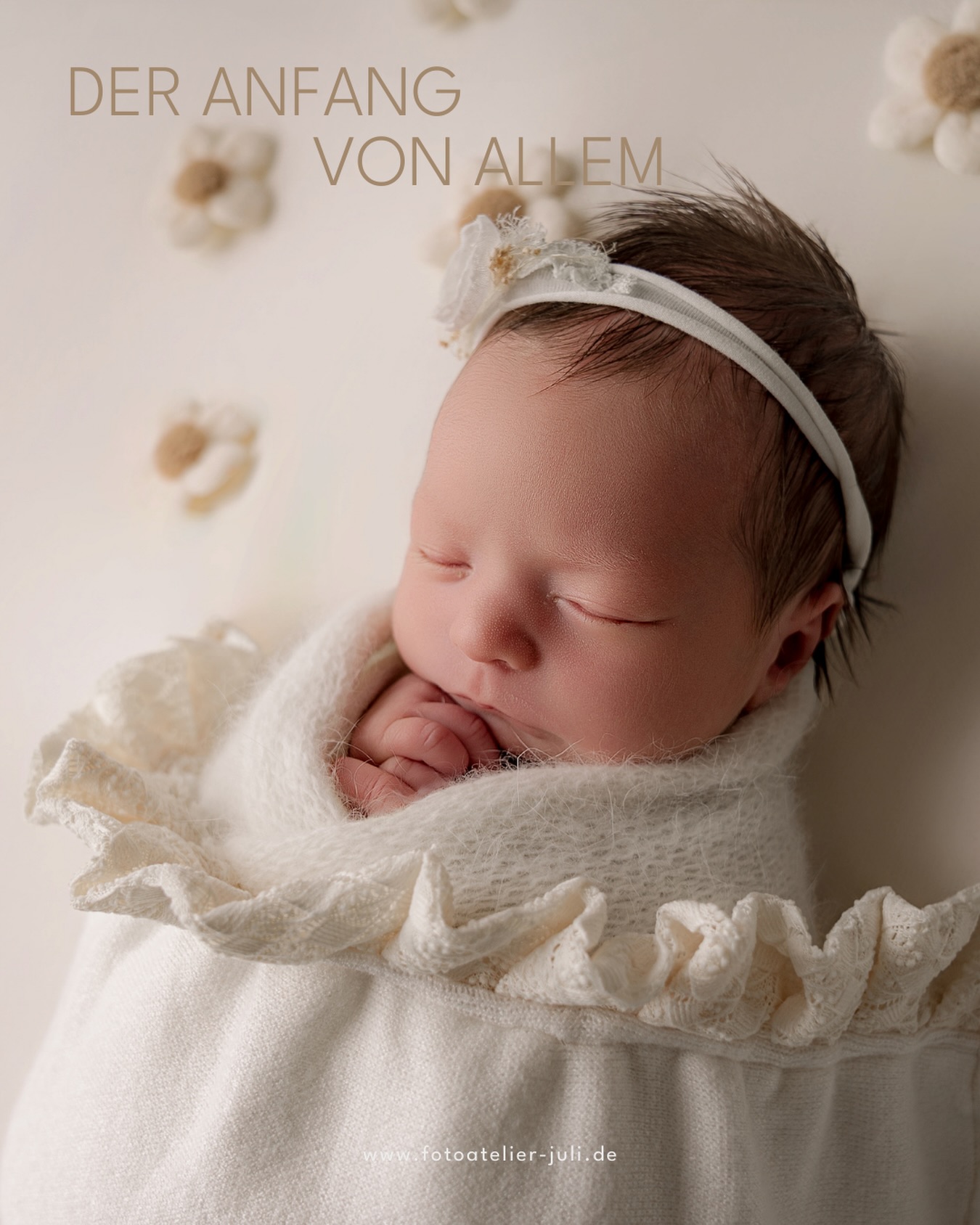 Der Anfang. Winzig, warm, unfassbar echt.
Ein Atemzug, ein Fingernagel groß wie ein Reiskorn und plötzlich steht die Welt still.
Neugeborene sind nicht „nur ein neues Kapitel“. Sie sind der erste Satz, der erste Herzschlag einer Geschichte, die erst beginnt. Im ersten Moment kann man noch gar nicht begreifen welche Abenteuer einen in den nächsten Jahren erwartet