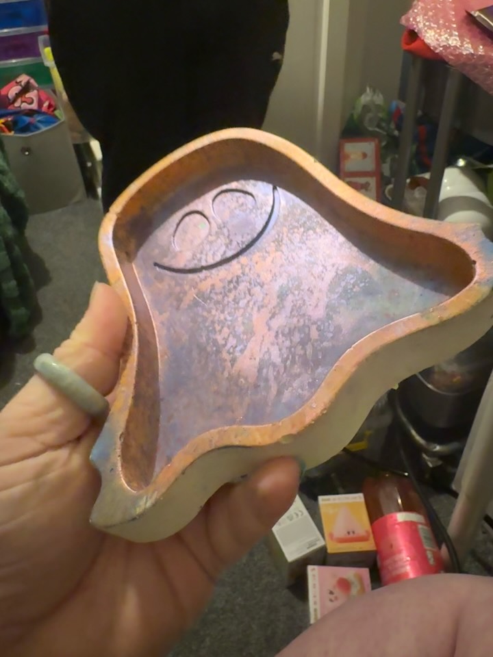 Are these photos perfect no? Are my products still cute though? I think so.
I started Moo Chainz not long before moving out, that meant that I invented a lot of money into Moo Chainz and didn’t get to even really post much about it.
I’m settled in my own place now though, and spent last night creating some products.
My ghost trays are £8 each if anybody is interested. I really like them, and last night I was really enjoying the splatter patterns I was creating. I may now look like my hands belong to Thanos but the finished product was worth it.
-
-
-
-
-
-
#SmallBusinessUK
#SupportLocalBusiness
#SmallBizGoals
#FemaleEntrepreneur
#MakersMovement