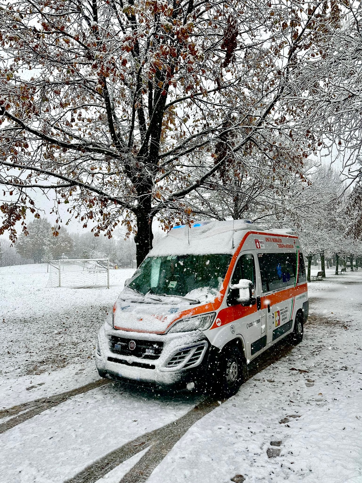 Primo giorno di neve ❄️😍
Sempre operativi, solo un po’ più bianchi del solito.
#crocebiancabergamo #primaneve
