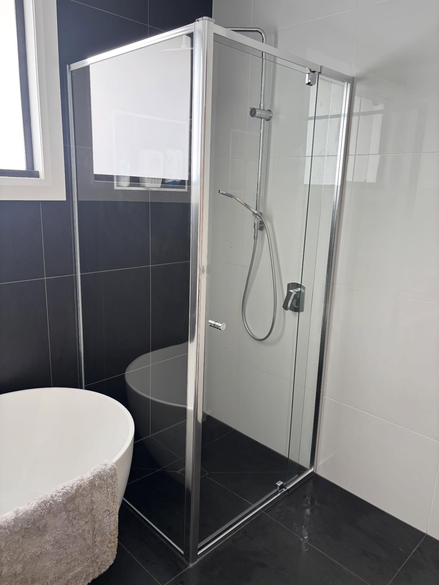 Leaking semi-frameless screen replaced today with a silver semi-framed screen today in Berwick, as well as a couple of other installs completed the last few days.