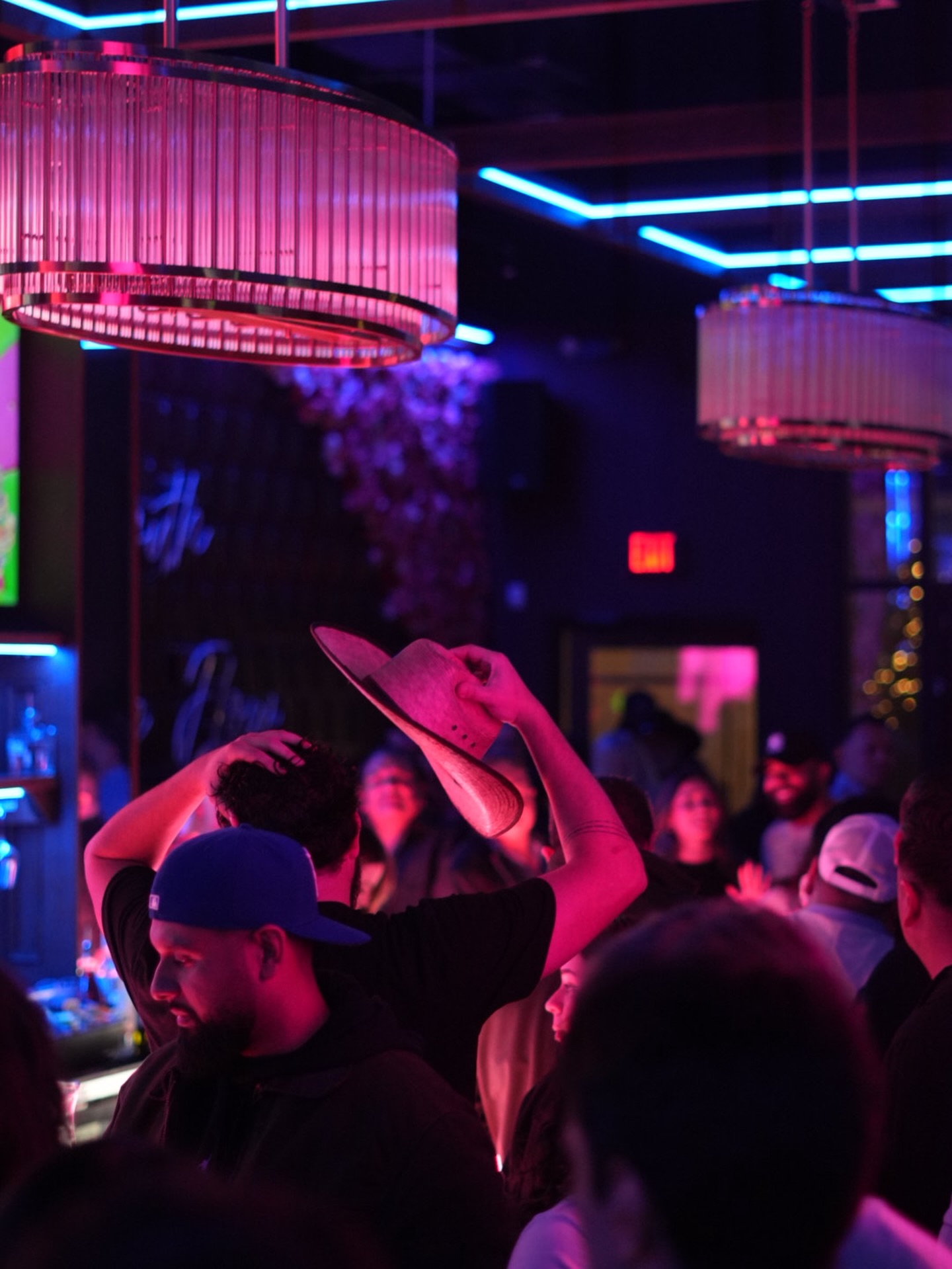 Luces bajas, música alta, energía peligrosa. 🪩
#VamosAGigis