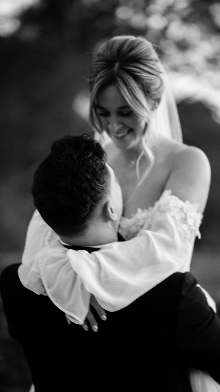 Clap de fin sur cette saison 2k25 🥹. Un grand merci à tous ces couples merveilleux qui m’ont fait confiance, tous les prestataires croisés durant cette longue saison! Place au repos et restez connectés, je vais partager les photos très prochainement!