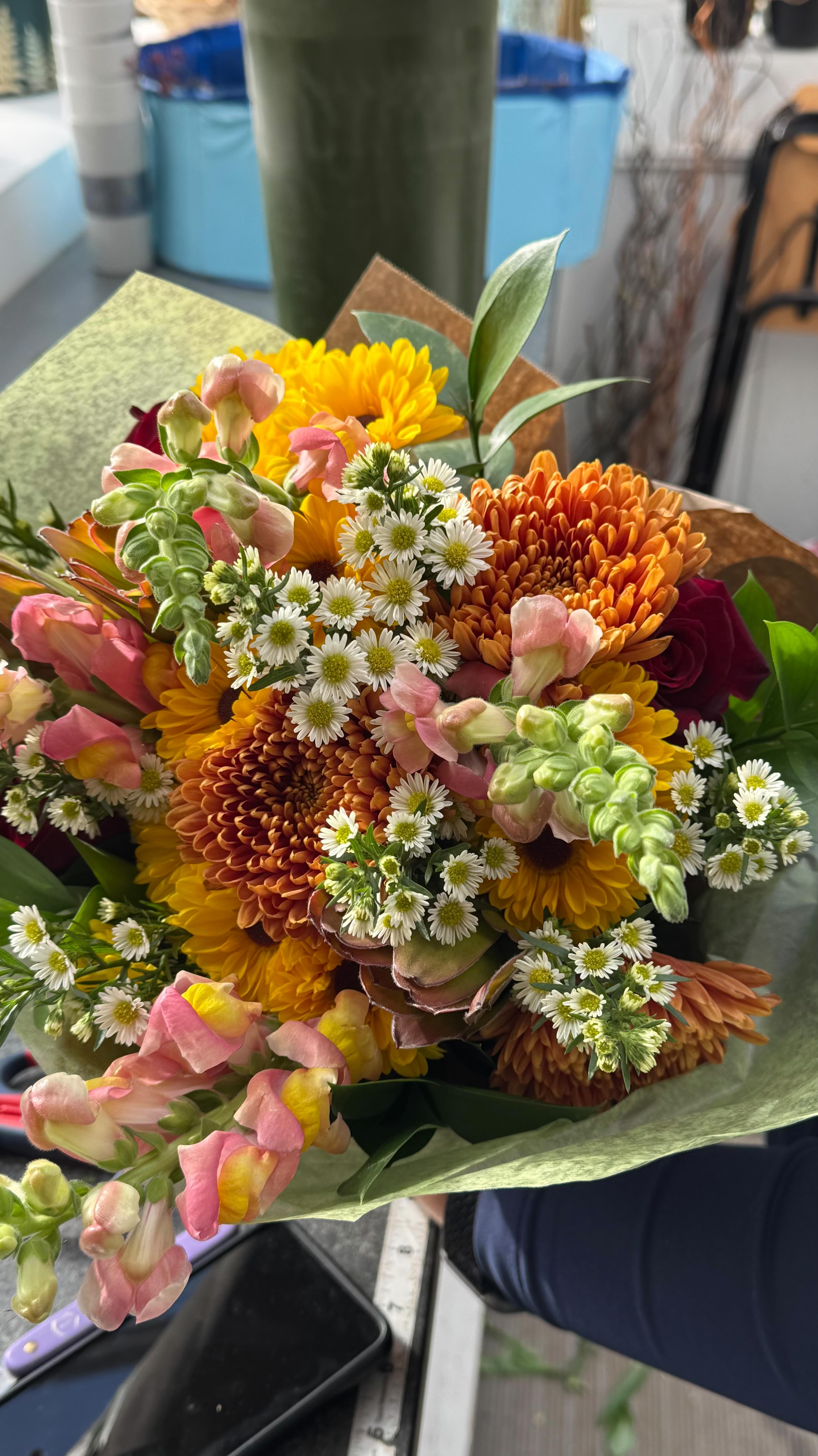 The gift that keeps on blooming 🌷
Our flower delivery subscription is perfect for holidays, birthdays, anniversaries, or just because. Choose weekly, biweekly, monthly, or quarterly deliveries, all available on our website, link in bio!
Watch to see how easy it is to sign up!
#fairfieldct #colonialgardens #southportct #greenfieldhillct #shoplocal