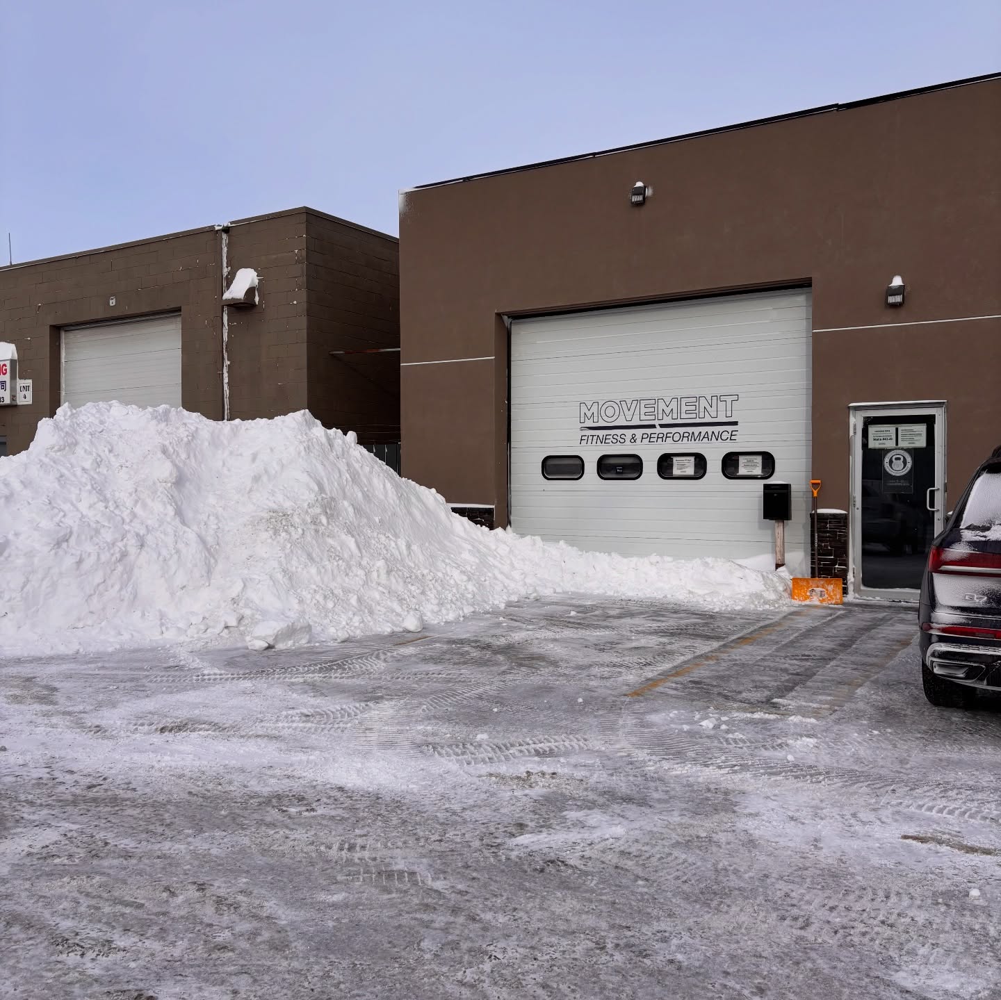 PARKING UPDATE! âïž
The lot has been plowed however, the trucks set to remove the snow are stuck at a road closure so we donât know when it will be removed from the lot.
If you come workout today, we are asking that you please be mindful and attentive in your workout.
Please be in and out today so that all members can get a workout in still.
Thank you! Weâll update as things change.