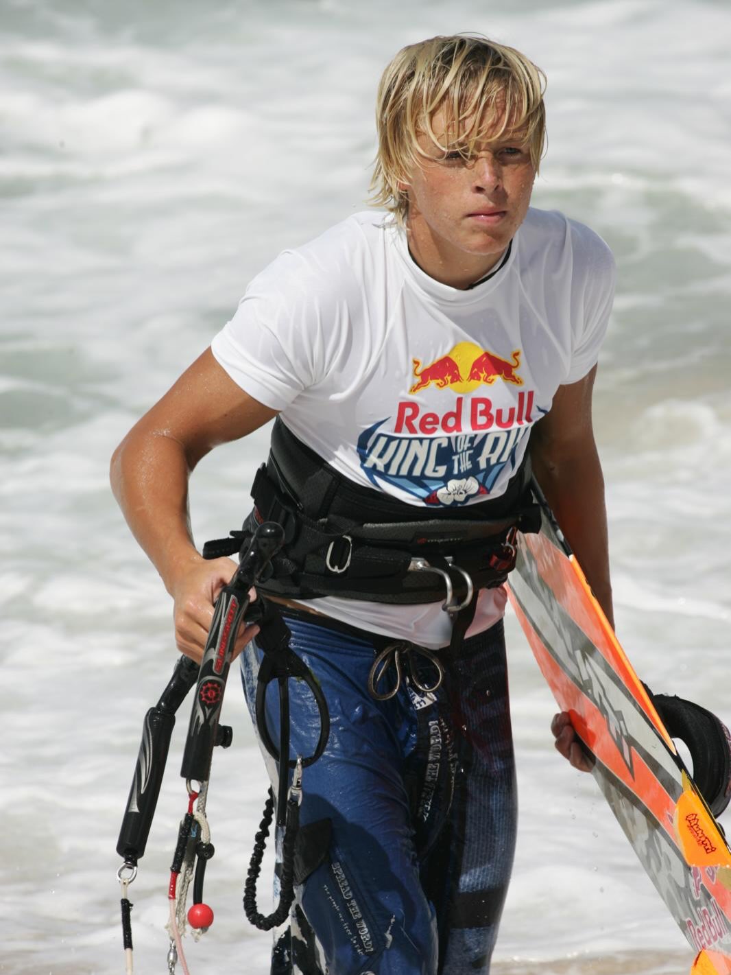 20 years ago on Maui… kids from Holland taking on the legends at Ho‘okipa.
Red Bull King of the Air 2005 podium against Robby Naish, Susi Mai claiming her 3rd title, and my cousins Jalou & Kevin rocking it on the water.
Different times. Same stoke. Another era. 🌺⚡️
@susikite
@kevinlangeree
@jaloulangeree
@robbynaishus1111
@christianblack 📸