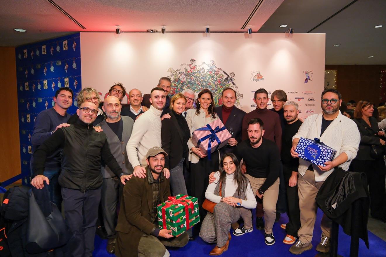 Ieri sera abbiamo partecipato alla Cook Night del Corriere della Sera @cook.corriere , l’evento che riunisce alcuni dei protagonisti della cucina italiana per raccontare visioni, tendenze e nuove direzioni del settore.
Una serata ricca di spunti: dalle storie dei cuochi che stanno ridefinendo il linguaggio gastronomico contemporaneo, alle riflessioni sul rapporto tra territorio, sostenibilità e creatività. Un’occasione per osservare da vicino chi sta contribuendo a trasformare l’esperienza culinaria italiana, dentro e fuori le cucine.
Un momento di scambio, stimolo e confronto che conferma quanto il racconto del food oggi sia un ecosistema vivo, fatto di idee, persone e prospettive che evolvono velocemente.