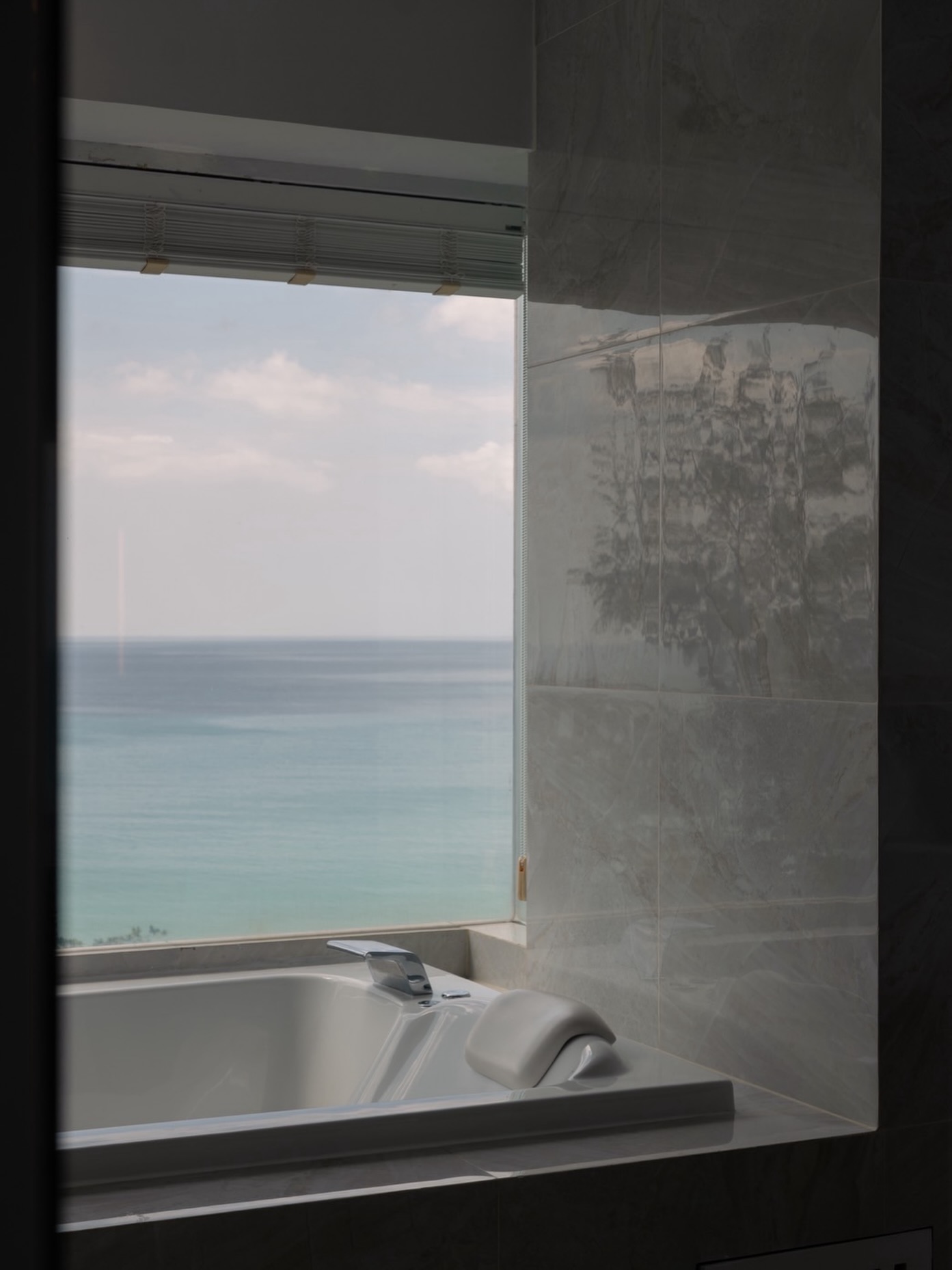 Where the horizon becomes part of your sanctuary.
Bluesiam Villa
#Bluesiam #mayaandavilla #bluesiamvillas #phuketvilla #surinbeach #phuket