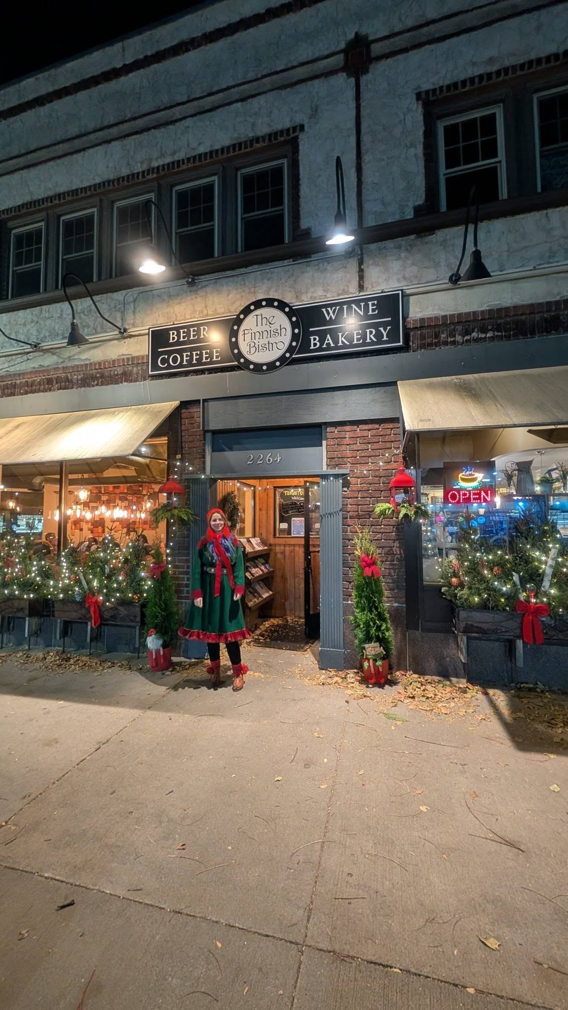 Buorit basit, buohkaide! 🌲🌟❣️
Happy holidays everyone!
This year I am celebrating solstice on Maui and it's going to be different! 🌴
I have heard maybe 2 Christmas carols, and haven't watched any tv, not seen a Christmas movie, or even spotted a Christmas tree... I will not be putting up lights oe cooking anything special... 😆
These are pictures from Minneapolis and Grand Marais, North House folk School when I was there just a few weeks ago!
They look very festive, and I look like a Christmas tree. 😂
Have a great winter season! ❄️
#samipeople #gákti #wintersolstice