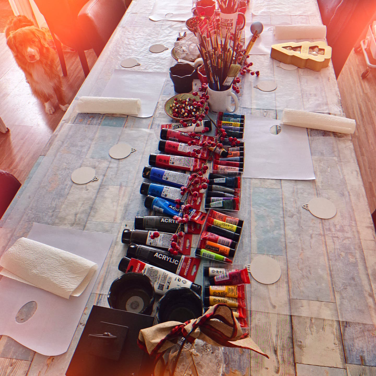 Yay! Bijna tijd voor xmas workshop!
Start om 13:00.. wil je nog aanschuiven? Dat kan! Bericht me even prive voor vanmiddag. Volgende week zondag zijn ook nog een paar plekjes vrij nog, aanmelden daarvoor kan via mijn website 😃. Ik heb het in 2e gesplitst ivm de vraag ernaar 😅
#xmas #workshop #acryl #kerstballen #lovemyjob #pastellum