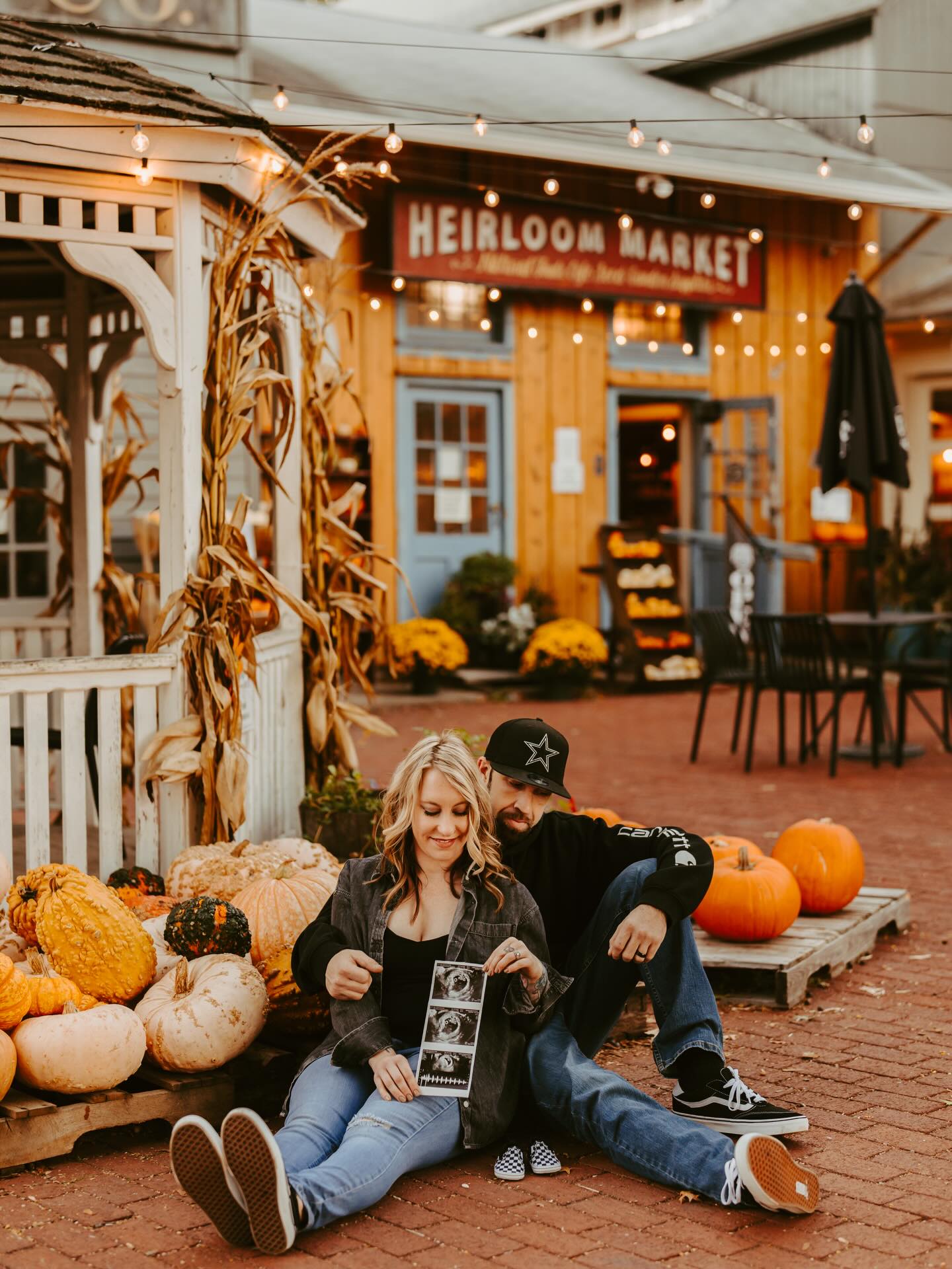 There are days where I can’t believe I get to do what I do. And when I found out that one of my past wedding couples are pregnant and want me to do their announcements…getting in early on the secret and creating lasting memories together is just the best! Congratulations @laurenzuphair and Brendan, you guys are going to be the coolest parents!