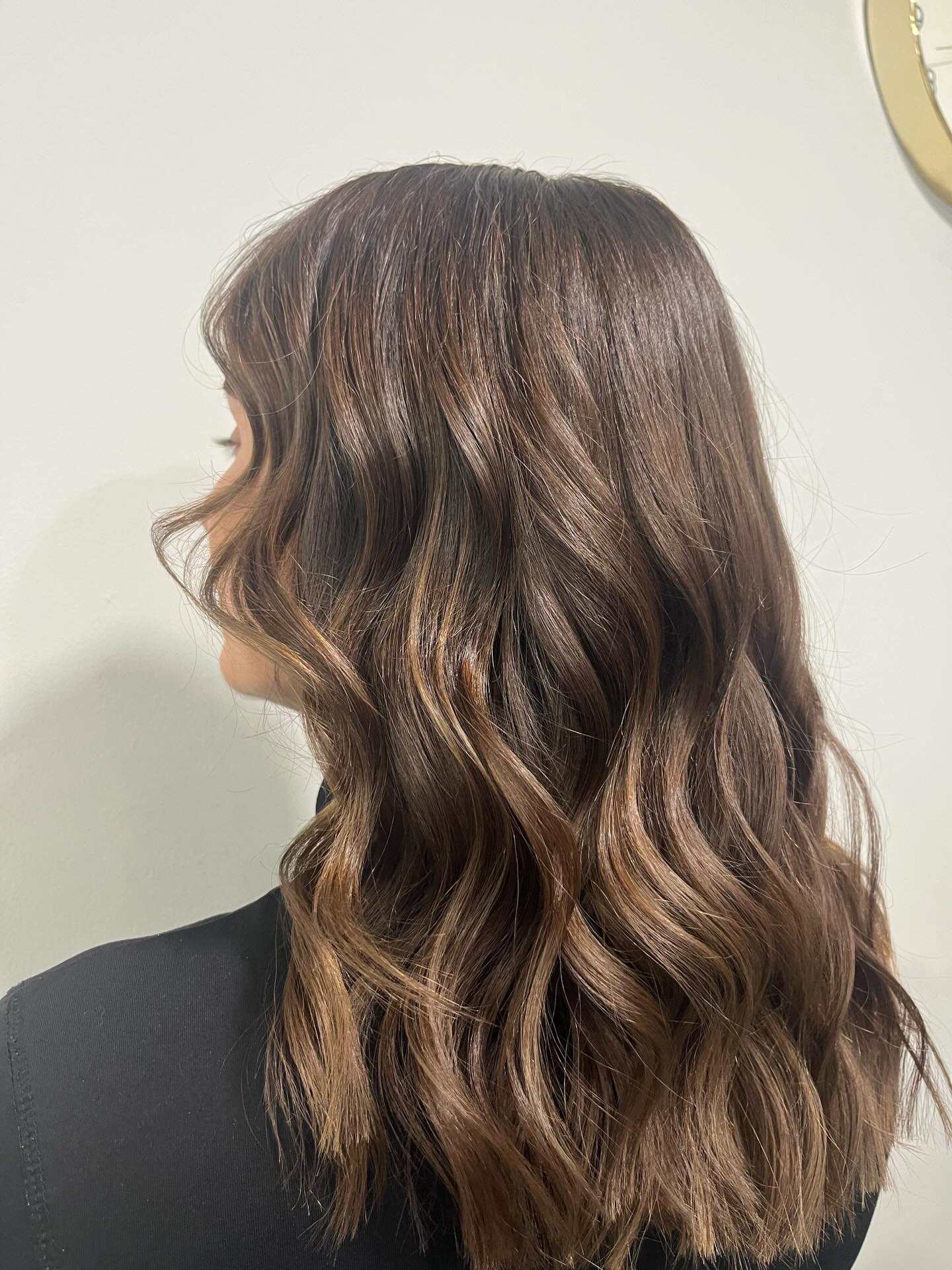 Global tint all over and Cut & Blowdry created by Ellie 🤎
➡️ Swipe to see the process
☎️ 01322292999
#redken #redkenshadeseq #redkenobsessed #redkencolor #redkenflashlift #hair #haircolourideas #inspo #dartford #kent #salon #brunettehair