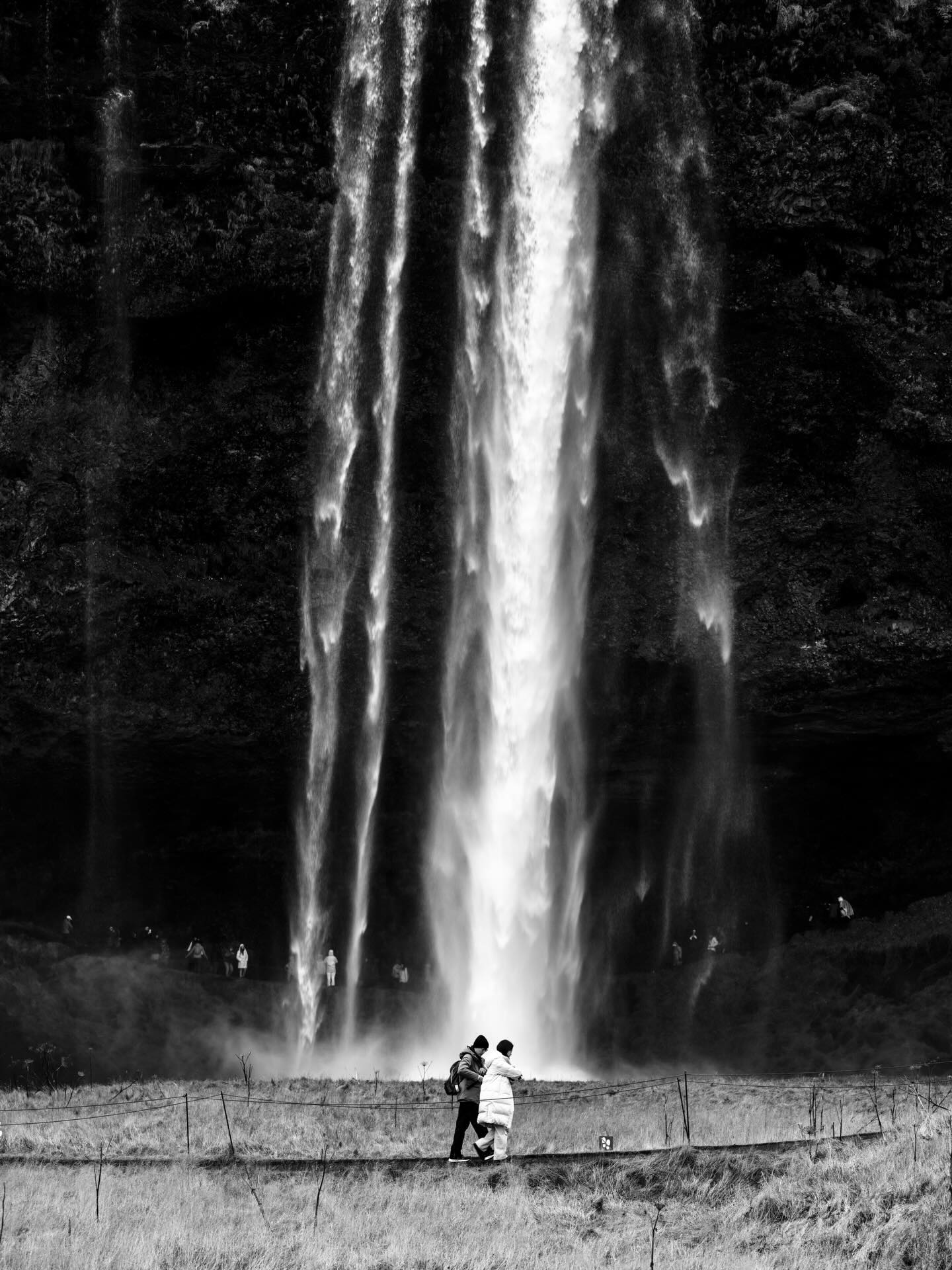 Il fallait bien que je vous embête encore un peu avec l’Islande. Ou comment se sentir tout petit face aux éléments. Et encore, vous ne ressentez pas le vent. 😄
#laoujevais #photographedevoyage #iceland