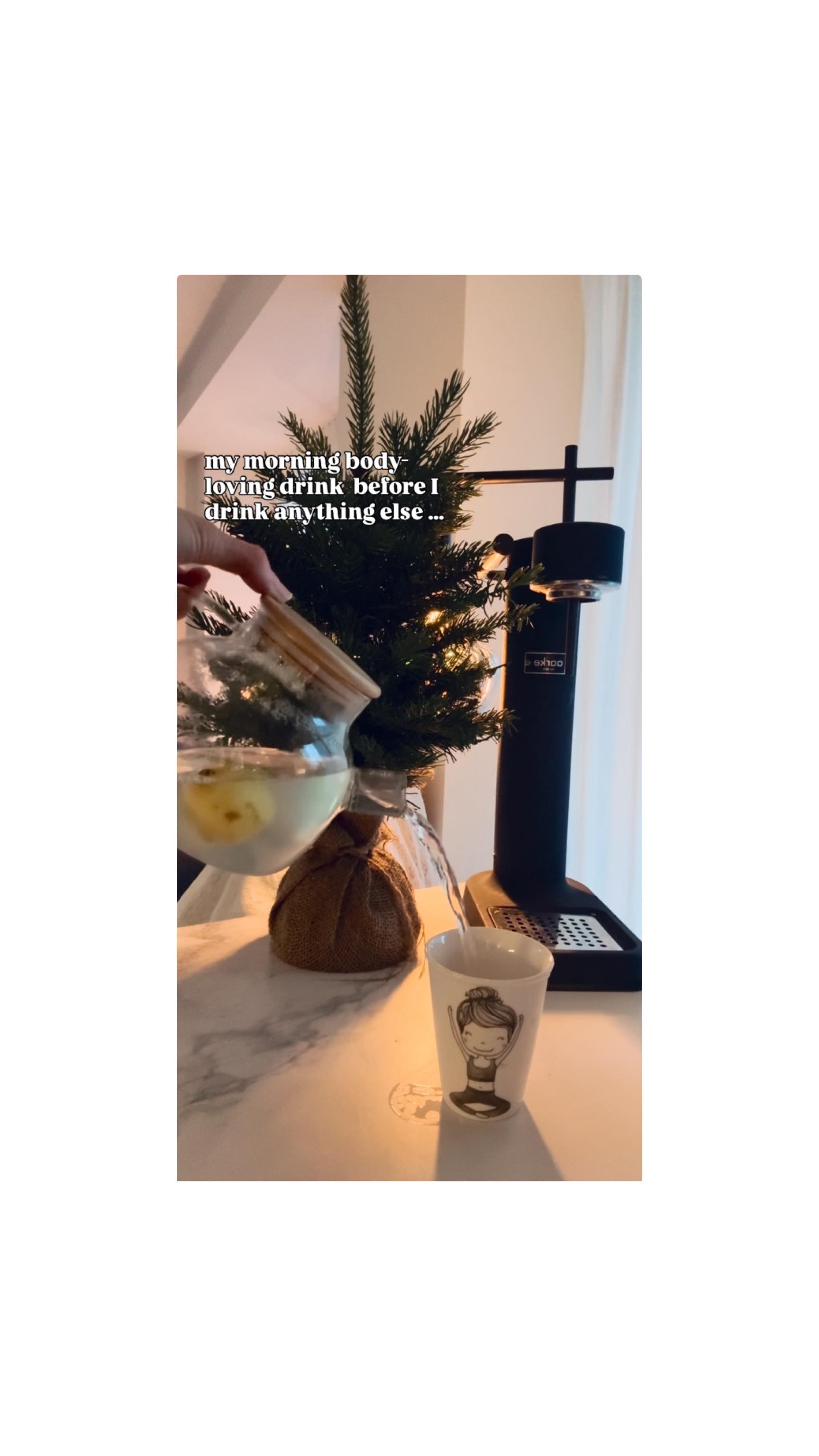 This is more than my morning ritual .. it is a nourishing moment for my body.
🍋 Lemon supports hydration & gentle liver detox, waking up digestive enzymes
🌿 Aloe soothes the gut lining & supports healthy motility
🔥 Ginger stimulates circulation & digestion, helping your system switch “on” smoothly
🌕 Turmeric brings anti-inflammatory support to start the day on a calmer baseline
Together, they hydrate, prime digestion, reduce inflammation & steady your blood sugar, setting the tone for steady energy and a more regulated nervous system.
I love this @biotona.superfoods aloe vera juice + ginger + turmeric as it is all natural, clean, organic & super tasty.
A small, simple ritual with a measurable shift in how the day begins 🌿
.
.
.
.
.
#lemonwater #morningritual #functionalnutrition #imperiumhealthcoaching #yourhealthyourpower