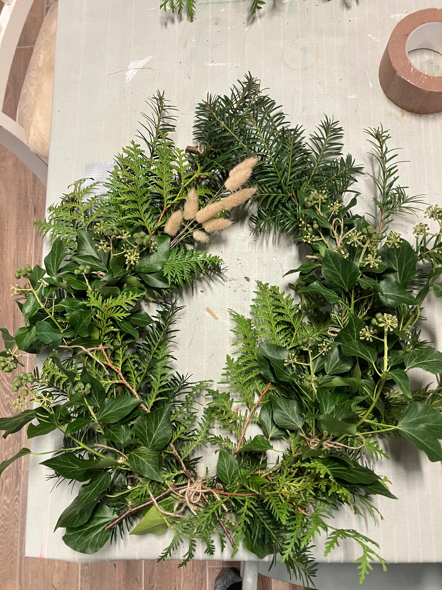 Dagen kaldte på indendørs sysler, og vi fandt en hæk som alligevel skulle klippes 😀❄️😍