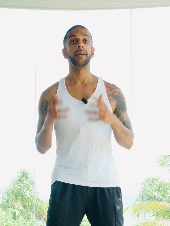 Neck feeling tight after a workout? I got you.
Whether it’s strength training, long hours at a desk, or just life happening… the neck usually tells the story.
Here are 3 simple, safe and effective stretches you can do anytime to find more space, ease and freedom in your cervical spine.
🌀 1. Dragon Looks at Its Tail
A gentle mix of pressing, pulling, and rotating to open the neck while keeping the movement fluid and supported by your breath.
🦉 2. The Owl Looks Behind
Hands, breath and neck moving together to release tension, improve mobility and reconnect your body and mind.
🙏 3. Prayer Behind the Back
Opens the chest, lengthens the neck and helps you melt away tightness with slow, mindful movements.
Take your time with each one. No forcing. No rushing.
Just breath, space and small adjustments until you feel that sense of ahhh… better.
Hope this helps. Save it for later and share it with someone who needs it 🤍
#neckpainrelief
#neckmobility
#neckstretch
#stretchingexercises
#mobilitytraining
#cervicalspine
#dailystretch
#yogaforpain
#gymrecovery
#posturecorrection
#mobilityflow
#movementtherapy
#painrelief
#wellnesstips
#functionalfitness