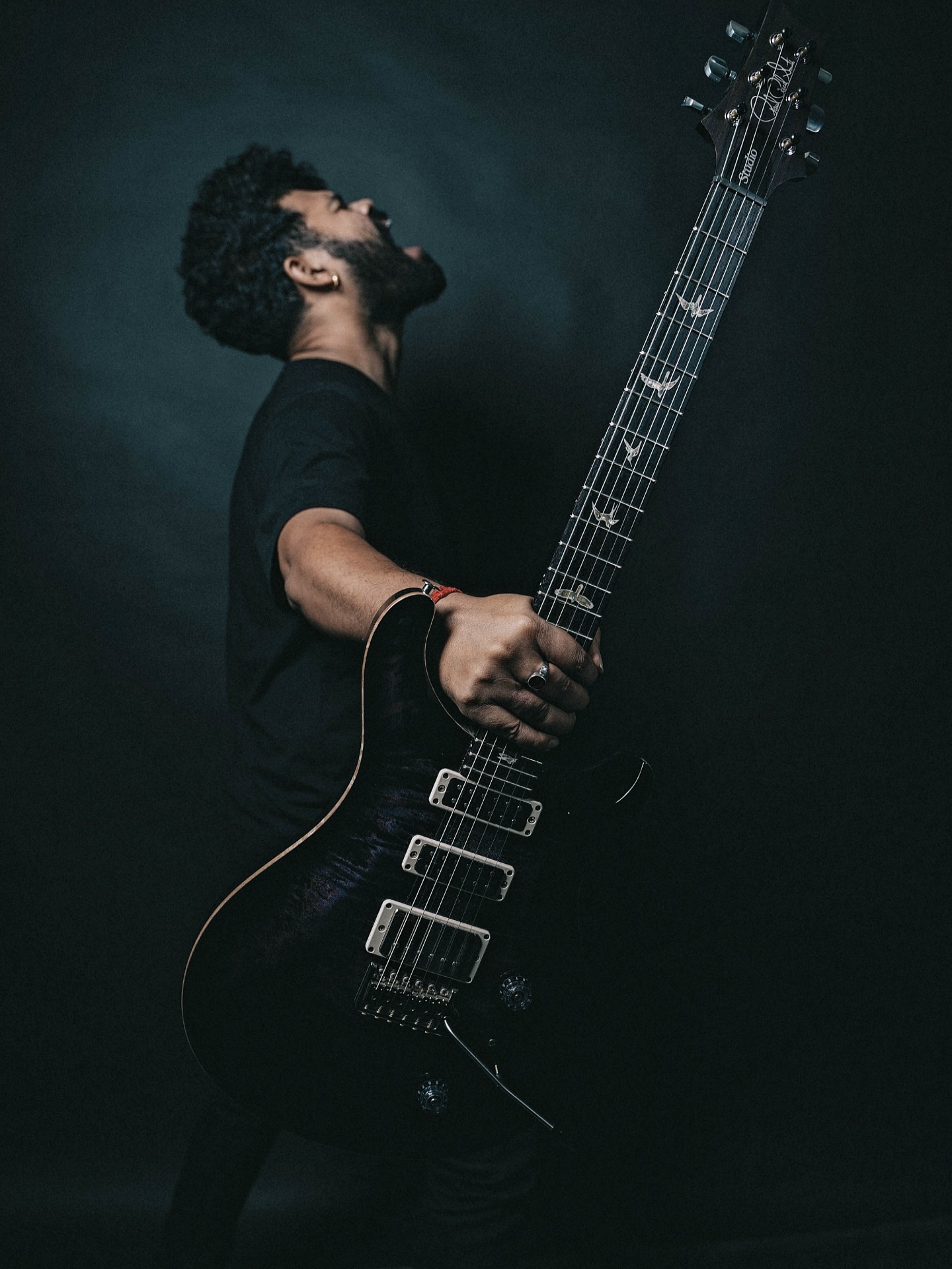 The right tool to all my music @prsguitars ! Thank you for such beautiful instruments.
@16thaudio
📷 @souradeeptachowdhury
#guitar #player #prs #artist #photographer #new #post #insta #instapic #album #guitarist #musician
