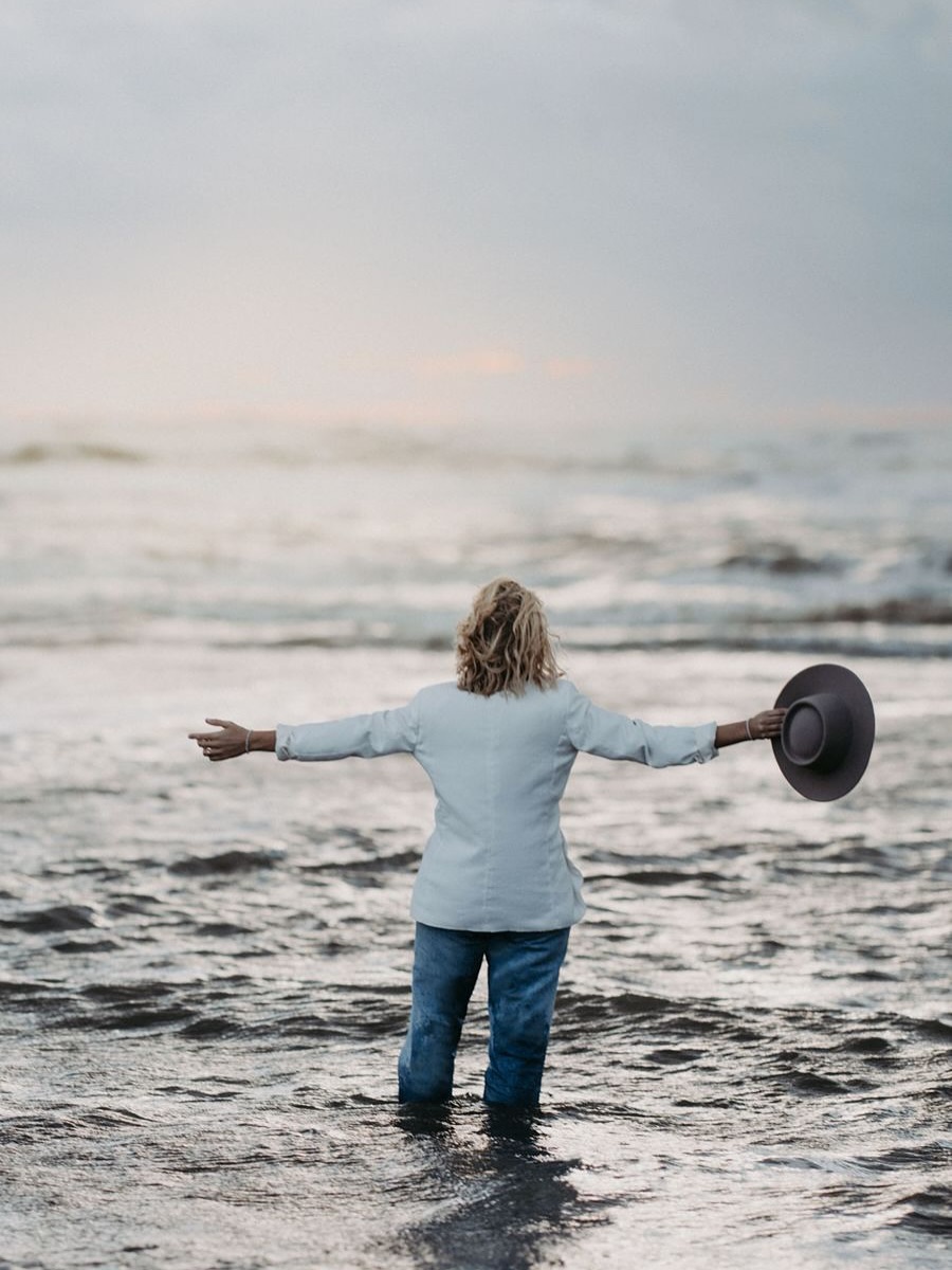 Danke 2025!
Du warst aufregend, transformierend, nicht immer einfach. Ein Jahr des inneren Wachstums.
Das Schönste: die Verbindung zu zauberhaften Menschen mit großartigen Visionen.
Danke, dass ihr hier seid und mit mir auf dieser Reise seid. 🙏
Startet gut in das neue Jahr.
Passt gut auf Euch auf und fühlt euch umarmt.
Eure Lotta
✨✨✨✨✨✨✨
#danke2025 #neustart #potenzialentfaltung