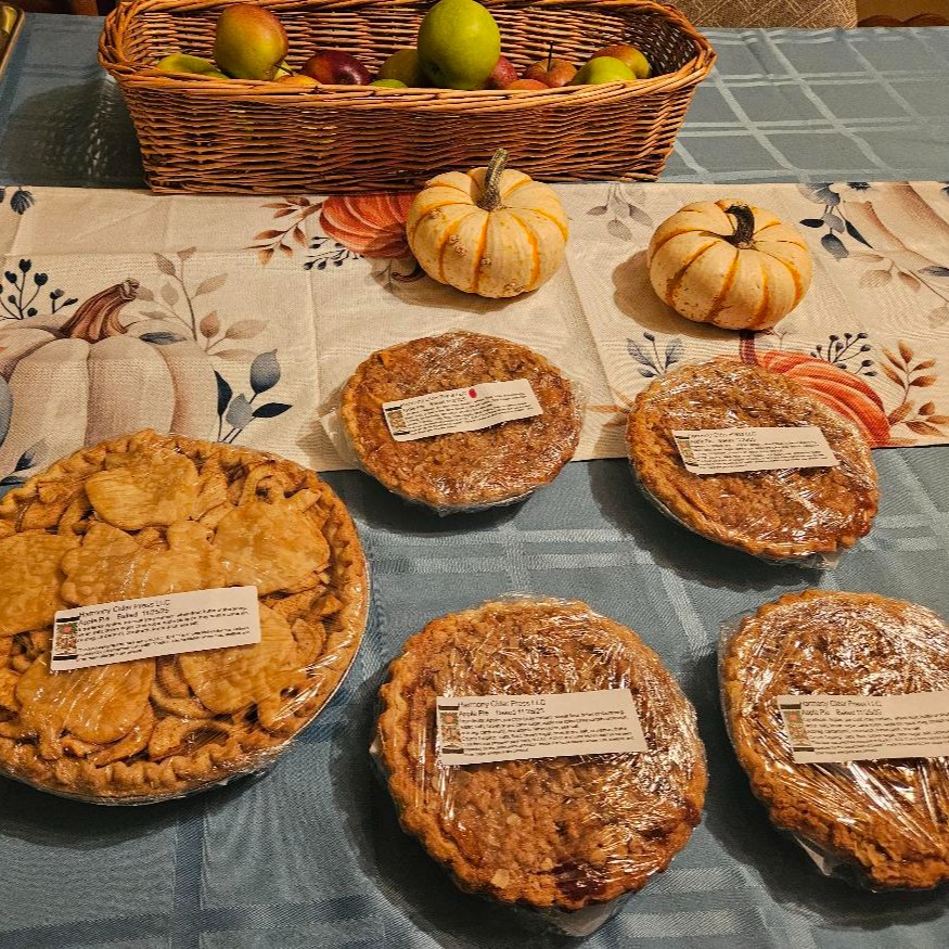 Remember to pickup your pre-ordered pies on wed 11/26 between 12 noon and 5pm. Forgot to order but still need a pie? We will have a limited supply of extra pies for sale at the store. Harmony Cider Press will be closed on Thursday 11/27 and Friday 11/28 in observance of Thanksgiving. We look forward to seeing you on Small Business Saturday during our new hours 9am - 6pm.
@harmonyciderpress #happythanksgiving #turkeyday #whatgoesinthedampie