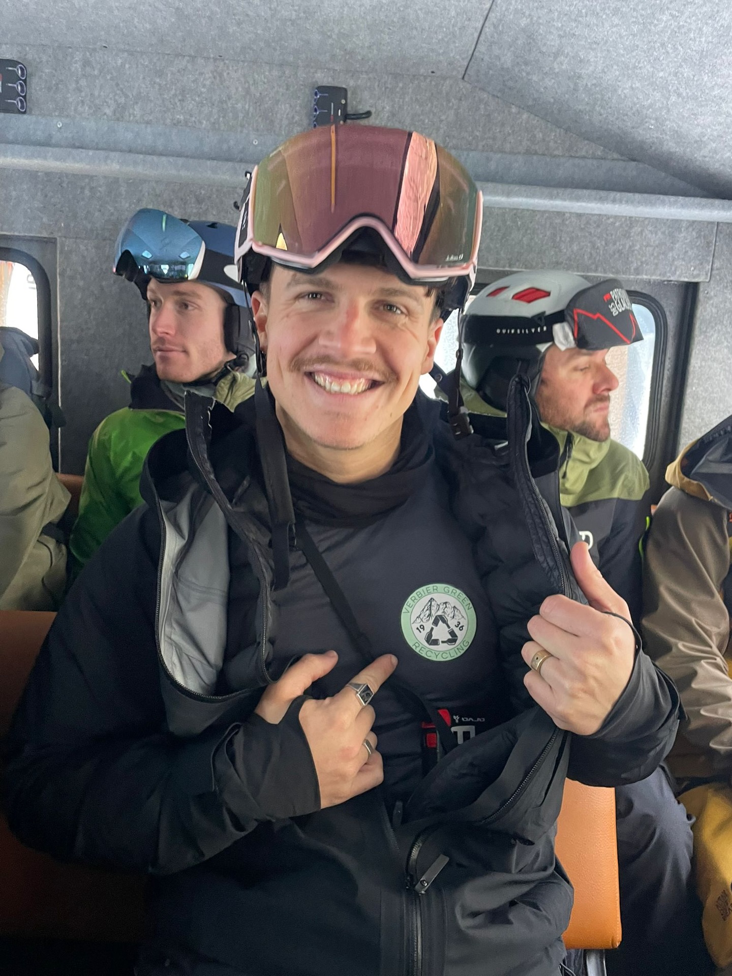 Verbier Green getting repped all the way out in the Altai Mountains in Kazakhstan 🙌
———
Verbier Green représenté jusqu’aux montagnes de l’Altaï au Kazakhstan 🙌
#verbiergreen #dreamteam