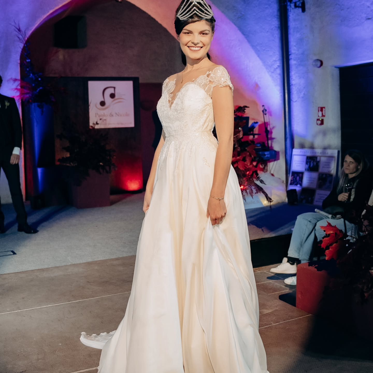 Wunderschönes Spitzenkleid in kurz und lang für den doppelten WOW- Effekt.
@heisssophia
@stephanieveronesi.photography
@makebellastella
@salon.creativ.bz
@mg_decoration_by_maya_gruber
@marry_me_festival
@maretsch_mareccio
@gemart_jewelry