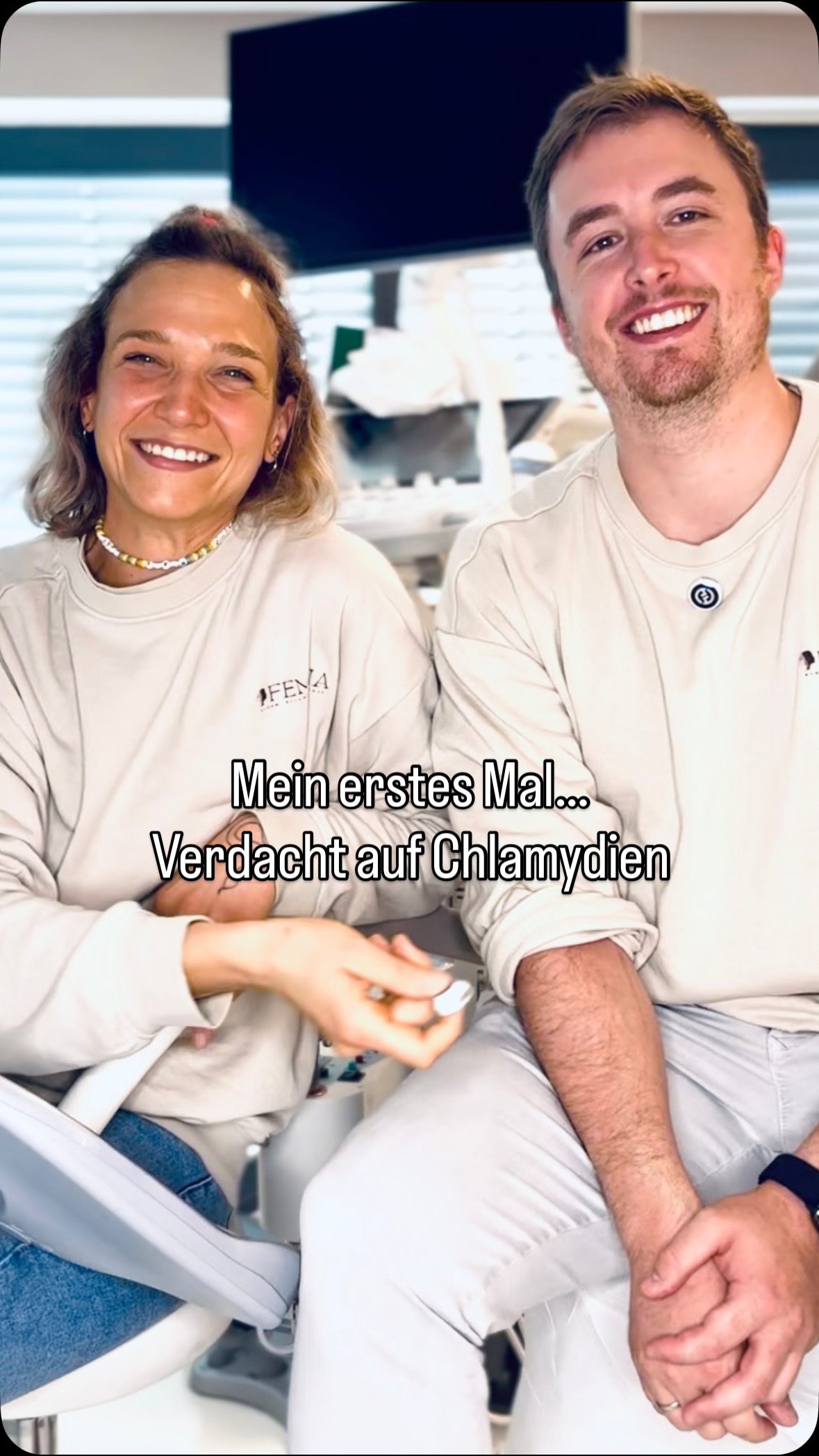 Mein erstes Mal Verdacht auf Chlamydien
Manchmal nur ein Verdacht und trotzdem viele Fragen im Kopf…
Ein Verdacht ist keine Diagnose.
Chlamydien sind häufig, gut behandelbar und kein Grund für Scham.
Testen bringt Klarheit. Wir begleiten dich! 🤎