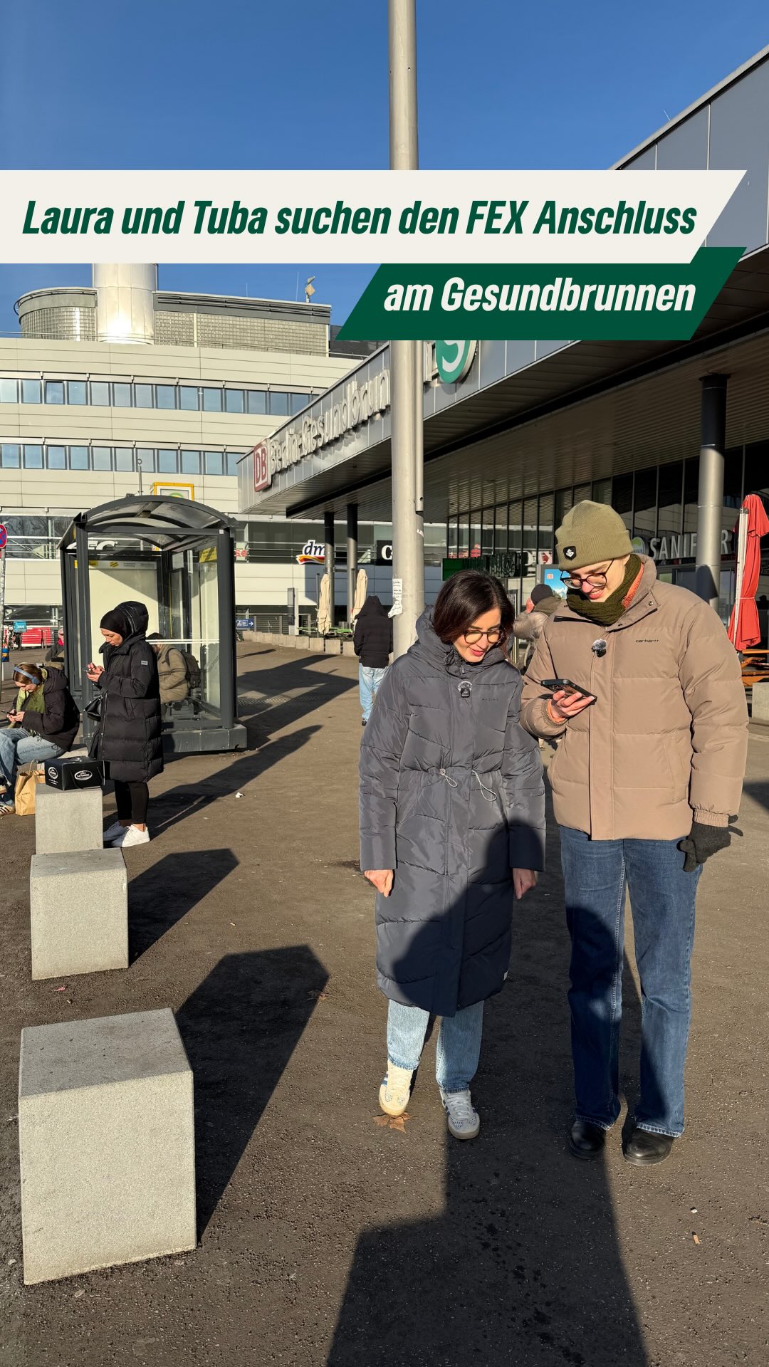 🚉❗ Am Gesundbrunnen fällt ab Dezember sowohl die Verbindung zum BER als auch die direkte Anbindung zum Hauptbahnhof weg.
Und die versprochene S15? Ihre Inbetriebnahme wurde schon mehrfach verschoben. Erst hieß es 2021, dann 2025, jetzt 2026. Währenddessen stehen die Menschen hier ohne verlässliche Alternative da.
Für viele bedeutet das: längere Wege, mehr Umstiege, weniger Komfort.
So sieht keine verlässliche Verkehrspolitik aus.
✊ Wir fordern eine stabile und gut erreichbare Verkehrsanbindung am Gesundbrunnen. Nicht irgendwann, sondern jetzt.
#Berlin #Gesundbrunnen #BER #FEX #S15 #ÖPNV #Verkehrspolitik #Mobilität #Barrierefreiheit #bahnchaos