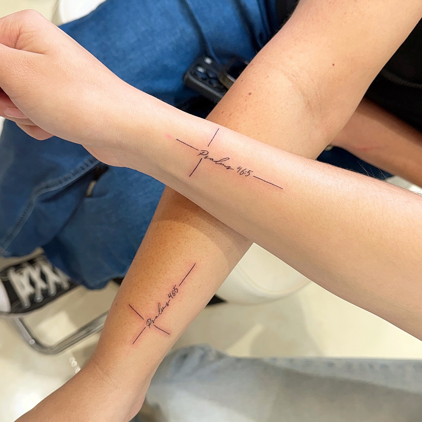 ‘Twas a family affair today 💞 mom&daughter matching tatts 🙌 dad didn’t want to miss out so he got one at the last minute too but forgot to 📸 snap it!
.
.
#TinyTattoo
#SmallTattoo
#MinimalTattoo
#MicroTattoo
#DelicateTattoo
#TinyInk
#FineLineTattoo
#SimpleTattoo
#InkedMinimalism
#MinimalistTatto