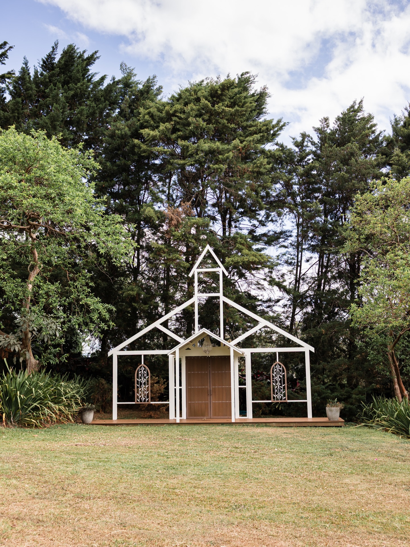 Demasiado sin publicar, pero esta temporada alta de bodas vino fuerte, como siempre dándole gracias a Dios por tanto trabajito. Aprovecho para compartirles, para quienes me preguntan, un lugar hermoso para su boda 😍💖
📍Lugar: @laurealsaladeeventos
👩🏻 Planner: @tai.uniendomomentos
📸 Fotografía: @azulfotografico