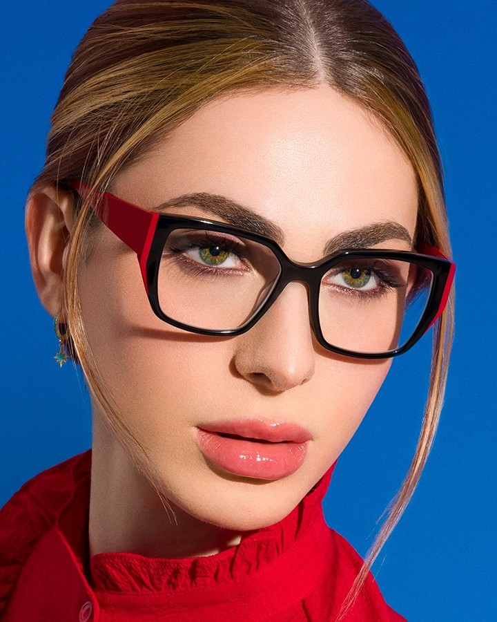 Bold. Architectural. Instantly recognisable.
This Caron Eyewear piece pairs a sculptural mono-block design with precision red and black colour-blocking for maximum impact.
Crafted in Mazzucchelli acetate, this frame delivers exceptional quality, a modern graphic silhouette, and a head-turning presence.
Perfect for independents wanting fresh, contemporary pieces that truly stand out.
#caroneyewear #StandOut #opticians #independentopticians