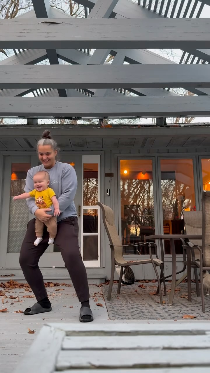 Some Becks giggles to chase away your Sunday scaries 💛