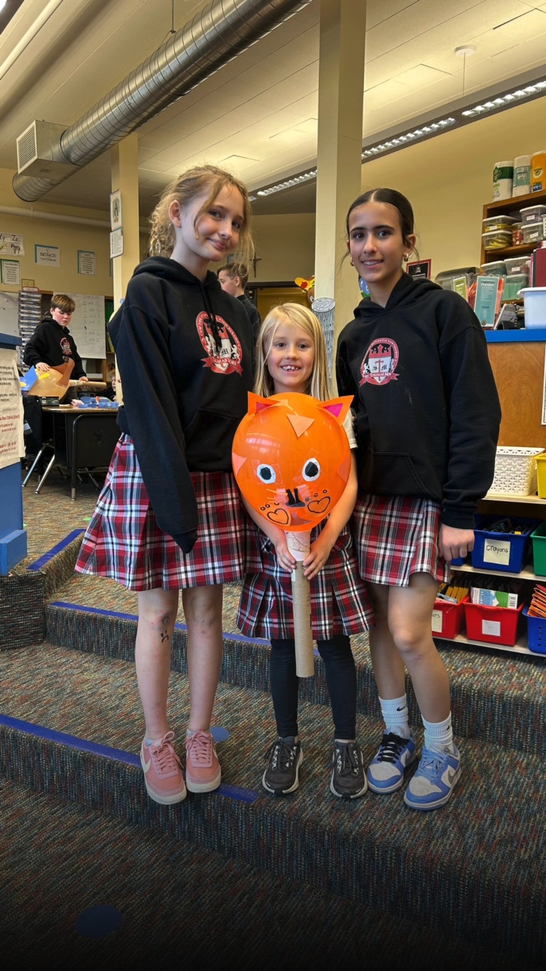 🎈 From Broadway to the Bulldog Gym — our 1st & 7th Grade Buddies launched the STM Balloon Parade! 🐾✨
At STM, learning comes alive through creativity, teamwork, and faith in action. This week, our Buddy Program took on a BIG project inspired by the Macy’s Thanksgiving Day Parade. And as we continue our school-wide focus on the virtue of gratitude, today we celebrate being grateful for the creativity, teamwork, and joyful community our students build together.
Students explored:
• The history of the Broadway parade balloons
• How giant balloons are engineered and built
• This year’s parade lineup
• Past designs created by STM students
• Stories and videos that sparked imagination and curiosity
Then the real magic happened.
Our 1st and 7th graders designed, built, and created their own balloon characters — putting research, problem-solving, and hands-on learning into action.
Along the way, they lived out our STM virtues:
• Perseverance — balloons are not easy to build, but they never gave up
• Kindness — buddies helping buddies through tricky moments
• Communication — collaborating to bring each design to life
• Leadership — 7th graders guiding with patience and pride
This year’s parade lineup was incredible: hedgehogs, axolotls, turtles, tigers, dolphins, pumpkins, cartoon icons, book characters, and even Jack Sparrow! Every balloon was a celebration of imagination and teamwork.
This is STM.
Joyful learning. Creative thinking. Meaningful connections. Faith in action.
A community where big kids lead and little kids shine.
📣 Want your child to experience learning like this? Join us at the STM Open House!
📅 Sunday, January 11, 2026
⏰ 11:30 AM – 1:30 PM
📍 St. Thomas More Catholic School
👉 Tap the link in our bio to learn more and register. @st.thomasmorepdx
We can’t wait to welcome you! 💛🐾