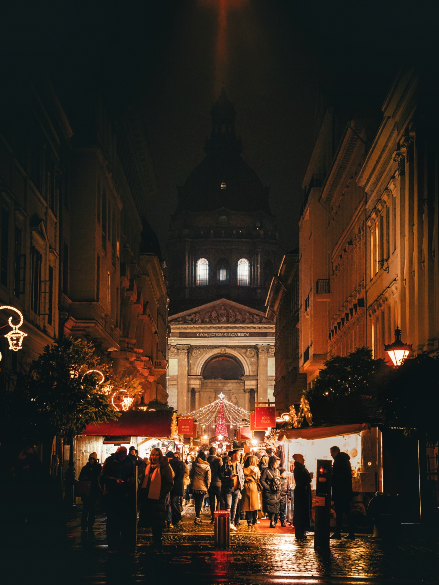 B u d a p e s t 📍 Spontan hergefahren für ein bisschen Weihnachtsstimmung - und wir sind nicht enttäuscht worden. ❤️
.
.
.
.
.
#budapest #citytrip #christmasiscoming