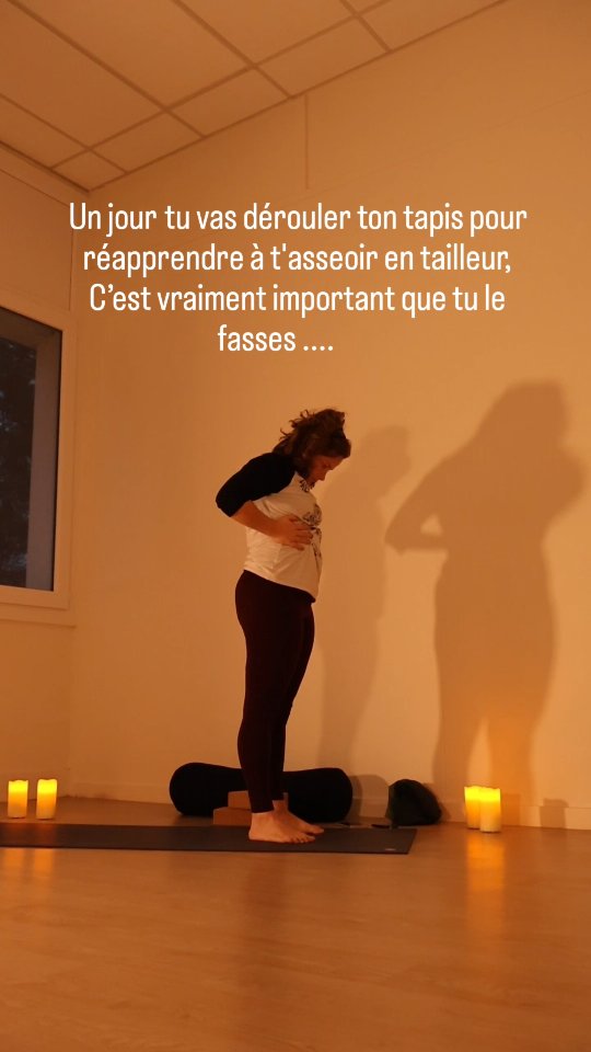 J’ai bien envie de me mettre un petite tape dans le dos ce jour la dans mon petit appart d'étudiante et de me dire merci ma poule regarde ce qu’on fait !
Parce que cette petite décision, sans pression, sans attente, pleine de légèreté m’a ouvert des perspectives inattendues, m’a réconciliée avec mon être (c’est pas toujours linéaires hein) et ca c’est vachement cool
Alors toi qui croise ce réel, qui as envi de te lancer qui sait dans le yoga, la peinture, le point de croix just do it ! Tu ne sais pas ce que ca peut donner mais c’est souvent des décisions heureuses
Like, comment, share
Love you et stay cool
#trend #yoga #inspiration