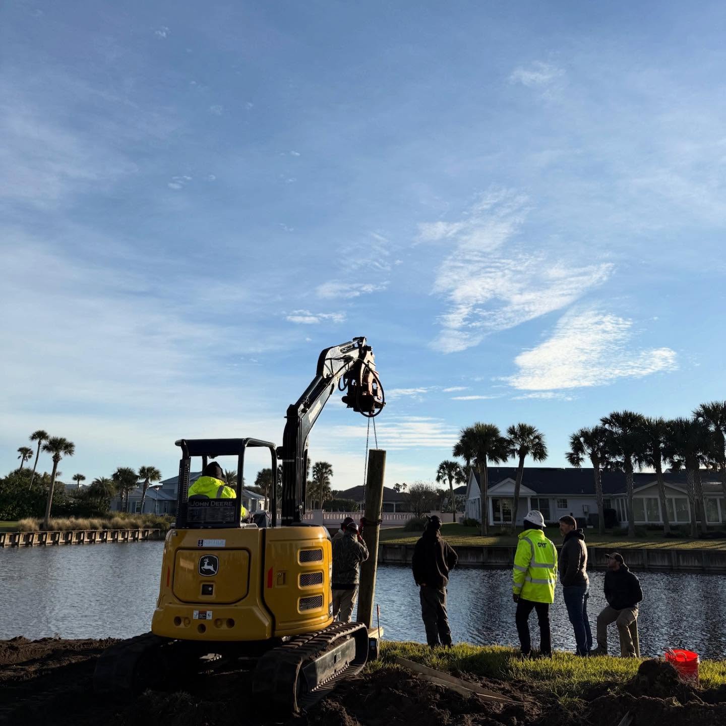 Face piles going in strong for a naval-style timber bulkhead in old PVB. The John Deere 60G is putting in work. 🛠️
