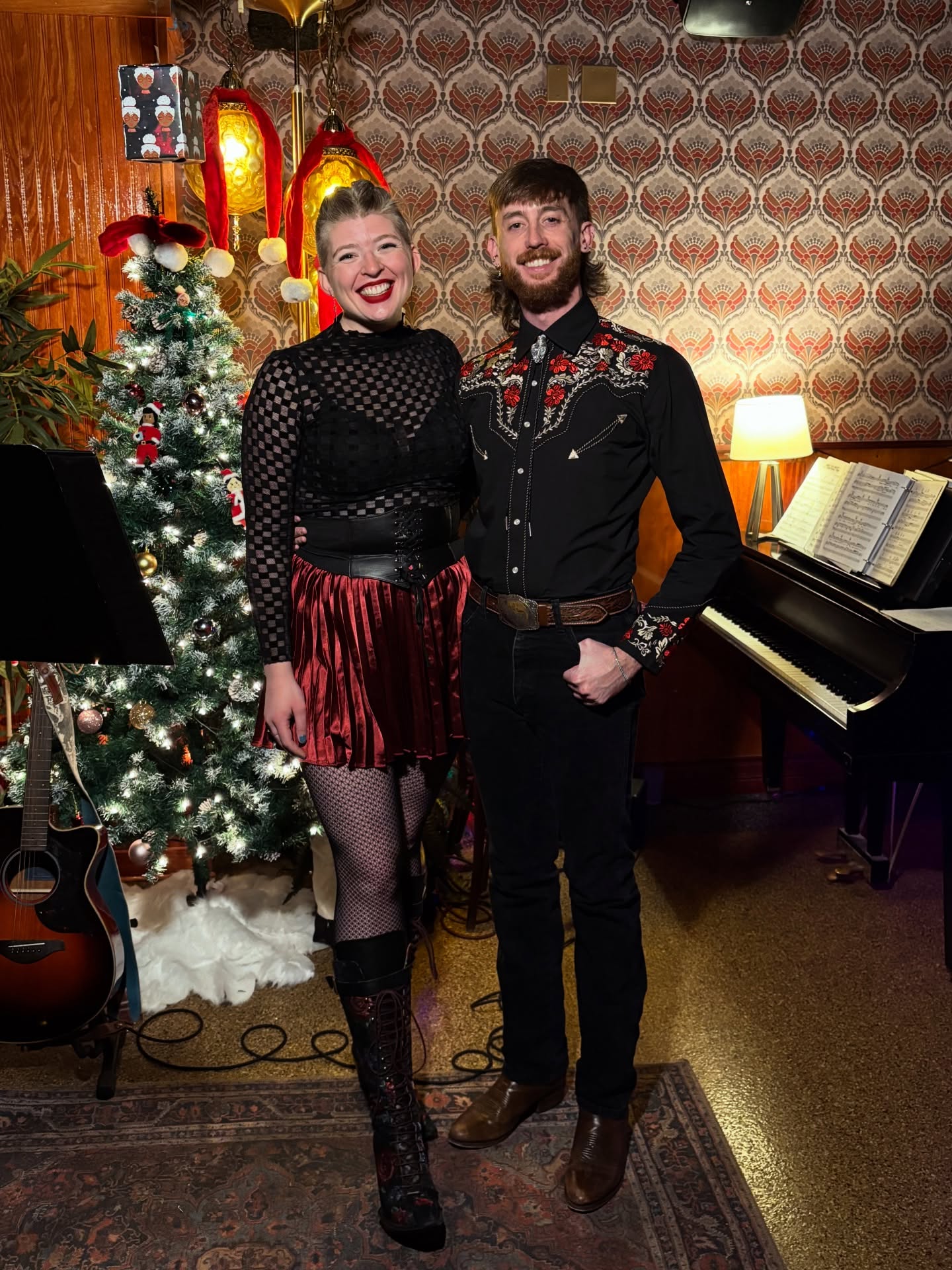 (Swipe for video!!) ❤️ Elsie & Jake at the Nutcracker Ball!! ❤️ I could not be prouder of us. Thank you so much to every person who showed up for us, screamed and cheered, chatted and enjoyed, and took pics and video for us without us even asking ❤️ sharing music with your friends is truly the greatest gift, and this was an absolutely EPIC night of fun and queer joy and laughter :) We hope to be back to @dorothydownstairs again!!
Don’t forget to stream or buy my new Christmas song, “Merry Christmas! I’m Traumatized!” Anywhere you get your music! 🫶🏻🎄👍🏻 #newmusic #originalsong #queermusic #christmas