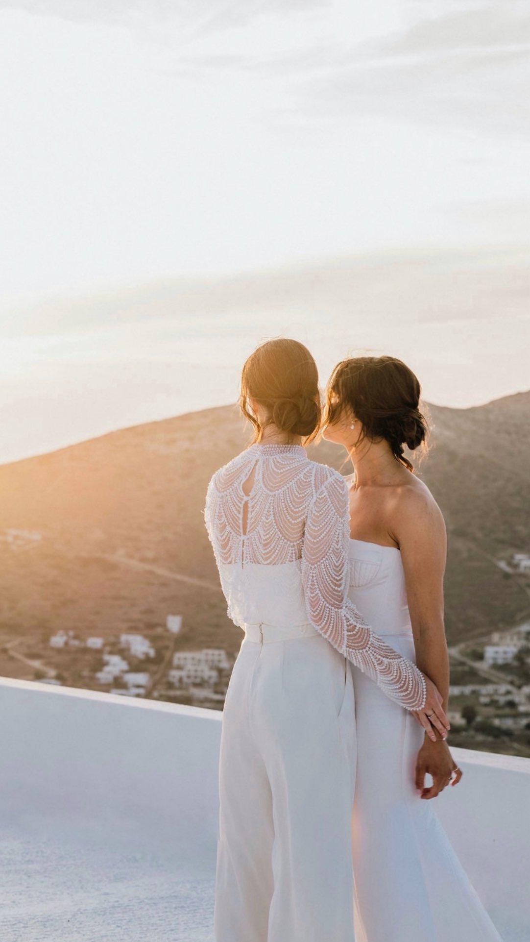 Two queens, one epic love story.
On our rock, under our #sunset, they turned magic into memory 🌈👑🤍✨
#iosclub
Wedding Planning @vickygalata_weddings
Cover photo @irenemc_photography
Flowers @felicia_floral_design
#weddingingreece #greekwedding #greekislandwedding #cycladeswedding #iosisland #iosgreece #destinationweddinggreece #santoriniwedding #mykonoswedding #lgbtwedding #samesexwedding #ioswedding #destinationwedding #iosclubweddings