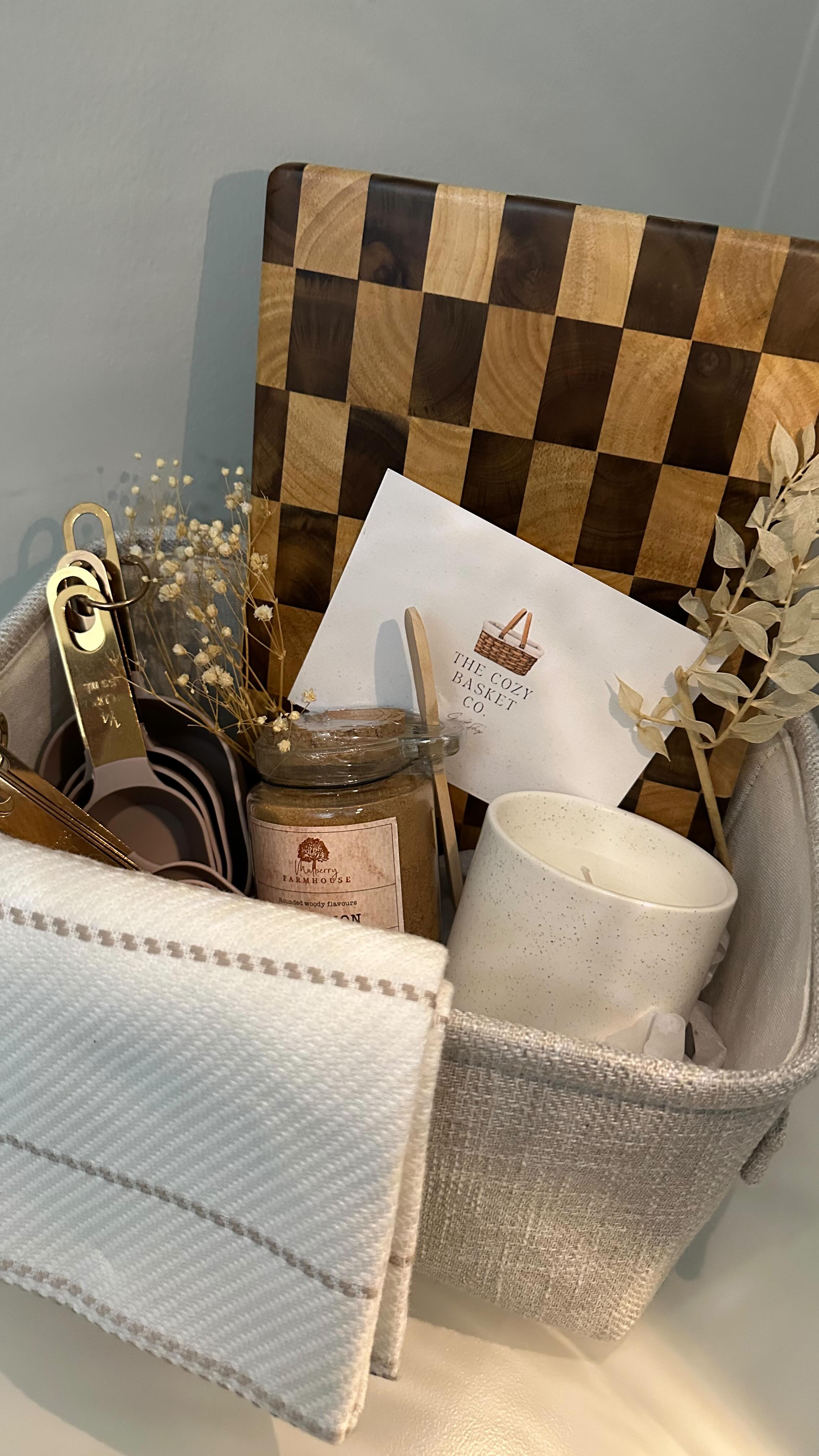 When every piece is intentionally selected, it shows. 🌾
The Cozy Basket blends practicality, beauty, and warmth — the perfect thank-you or housewarming gift. 🤍
#designercurated #thoughtfulgifting #cozykitchen #giftinspo