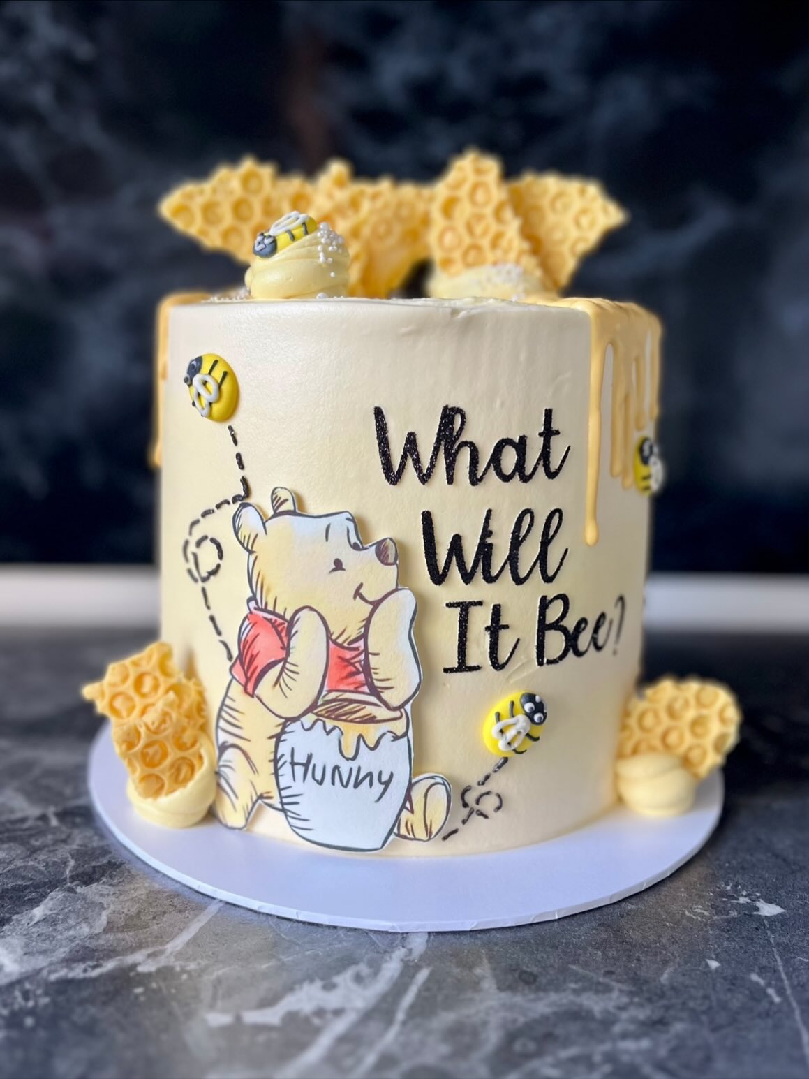 The cutest gender reveal cake 🍯
.
.
.
#bakeit #bakersofinstagram #buttercreamcake #cakedecorator #cakecakecake #cakedesign #cakeart #cakesofig #cakedecorating #cakesofinstagram #genderrevealcake #whatwillitbe
