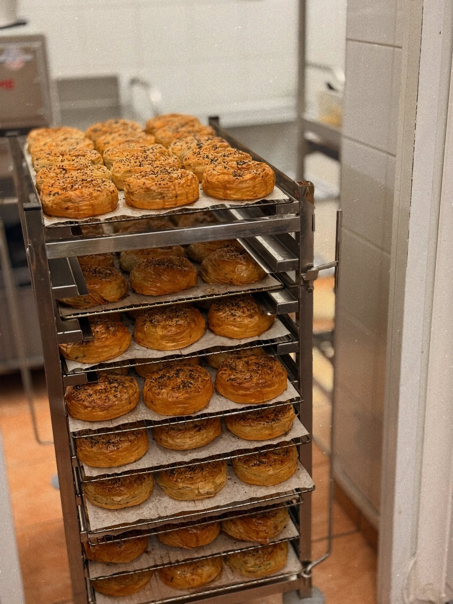 Σπανακόπιτα / Spanakopita / 100% fait maison / tous les jours / à la main / avec des produits frais / par une Maison Grecque Familiale 💚
.
.
.
.
.
.
.
.
.
#evievane #dinanikolaou #faitmaison #traiteurgrec #traiteur #restaurant #restaurantparis #restaurantgrec #mezzes #collegeculinairedefrance #lefooding #timeout #anousparis #greekfood #healthyfood #catering #pita #souvlaki #gyros #tarama #feta #food #bestrestaurantparis #spitiko
#EviEvane #CateringGrec #TraiteurParis #SaveursDeGrèce #ÉvénementGourmand