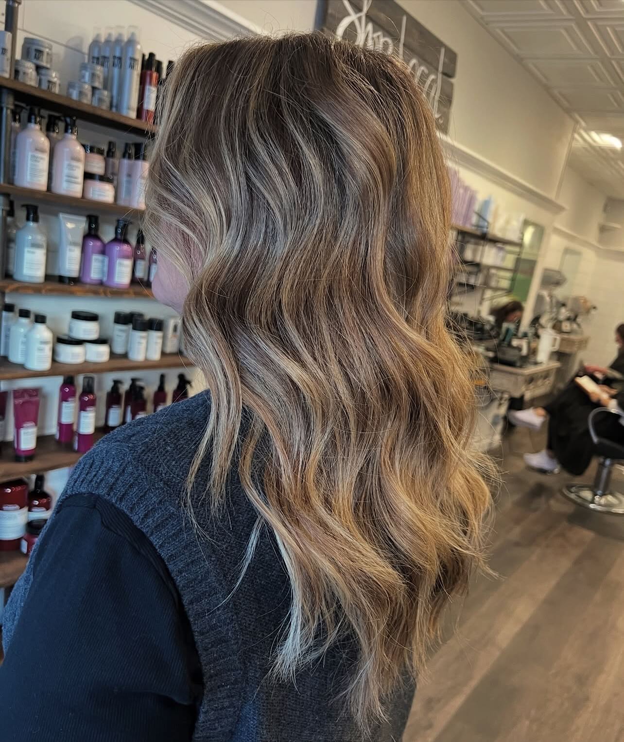 Things to add to your Christmas list:
-Make a holiday hair date at Salon C🎅🏻🎄
Hair by Danielle @danimorrhair