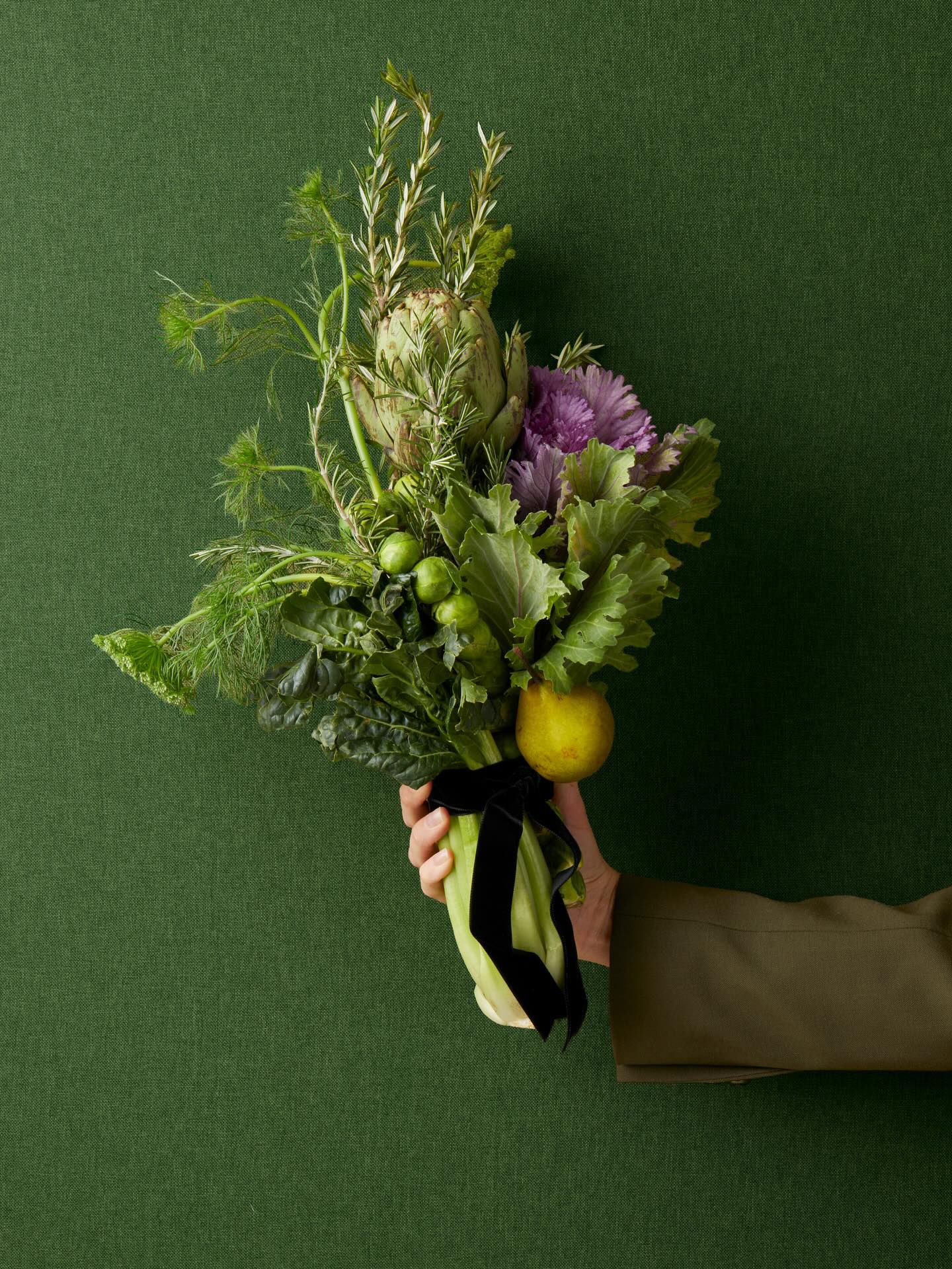 edible arrangements for @dailyharvest 🫛🥦🥬
with gratitude to @jmvisuals @corinnebravard & the DH Team. This shoot was such a joy 👩🌾