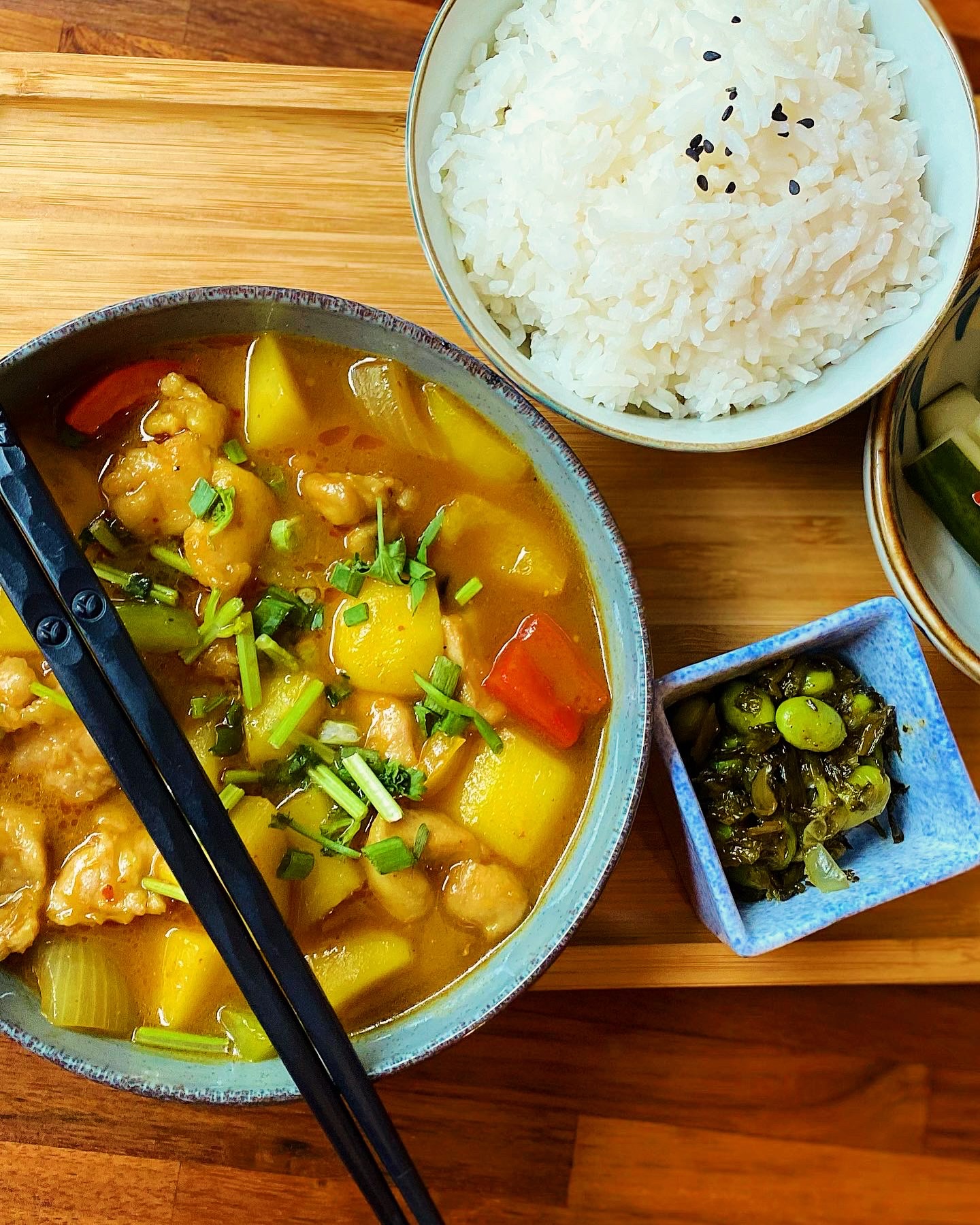 A lunch break worth leaving the office for 🌶️
Golden Chinese chicken & potato curry with steamed rice, crafted to order for a warm, gently spiced pause in the middle of your day.
Our weekly lunch menu highlights signature dishes prepared with fresh ingredients and served swiftly, so you can enjoy a quality meal and still return to your schedule on time. 🤵♂️🤵♀️🥢