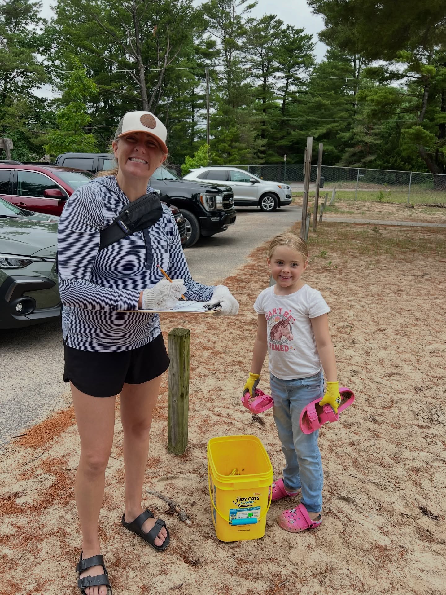 Feeling GREAT-ful for our Great Lakes Guardians who volunteer their time (and muscle) to keep our freshwater clean. You’re at the top of our thanksgiving list. 🙏🏻 🪣 🧤 🌏