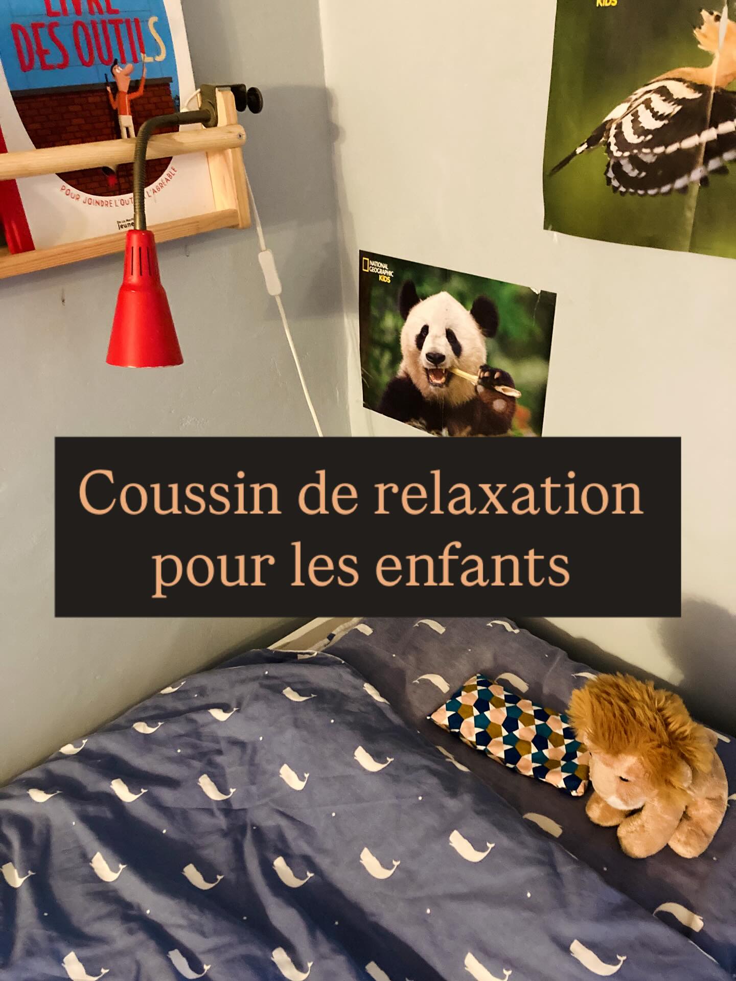 Je n’ai pas de photo d’Emile, mon fils, utilisant son coussin pour les yeux, mais ce matin, quand je suis entrée dans sa chambre, son lit était fait (ce qui n’arrive pas tout le temps) et le coussin était posé sur son oreiller, juste à côté de son doudou, et j’ai vu qu’il a ce petit rituel qui consistait à utiliser le coussin le soir.
J’adore la façon dont cela lui apporte calme, douceur, et réconfort. Il dit : « J’adore ça, maman, et ça sent tellement bon ! »
Idée cadeau pour toi, tes proches …C’est pas trop tard de le commander :) 5 tissus disponibles, contactez moi pour les voir!
Fait par Evi Sola , Professeur diplômée de Yoga (Adultes/ Enfants)
www.evisolayoga.com
07.74.88.72.18
I don’t have a photo of my son Emile using his eye pillow, but this morning when I walked into his room, his bed was made (which doesn’t happen all the time) and his eye pillow was sitting on his pillow, right next to his fav toy and I see he has this little ritual of using the pillow in the evenings lately…
I love how it brings him calm, comfort and reassurance. He says, « I love it, Mummy, and it smells so good! »
#relaxation #senseofsmell #eveningritual #detente #enfants